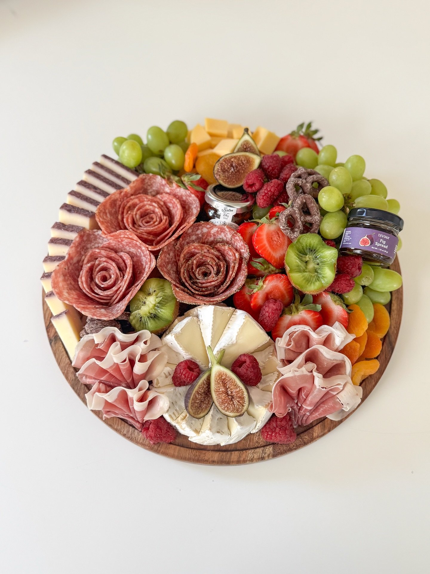 Boards and sandwiches are the perfect combo! 

#charcuterie #catering #nyc #queensny #sandwiches