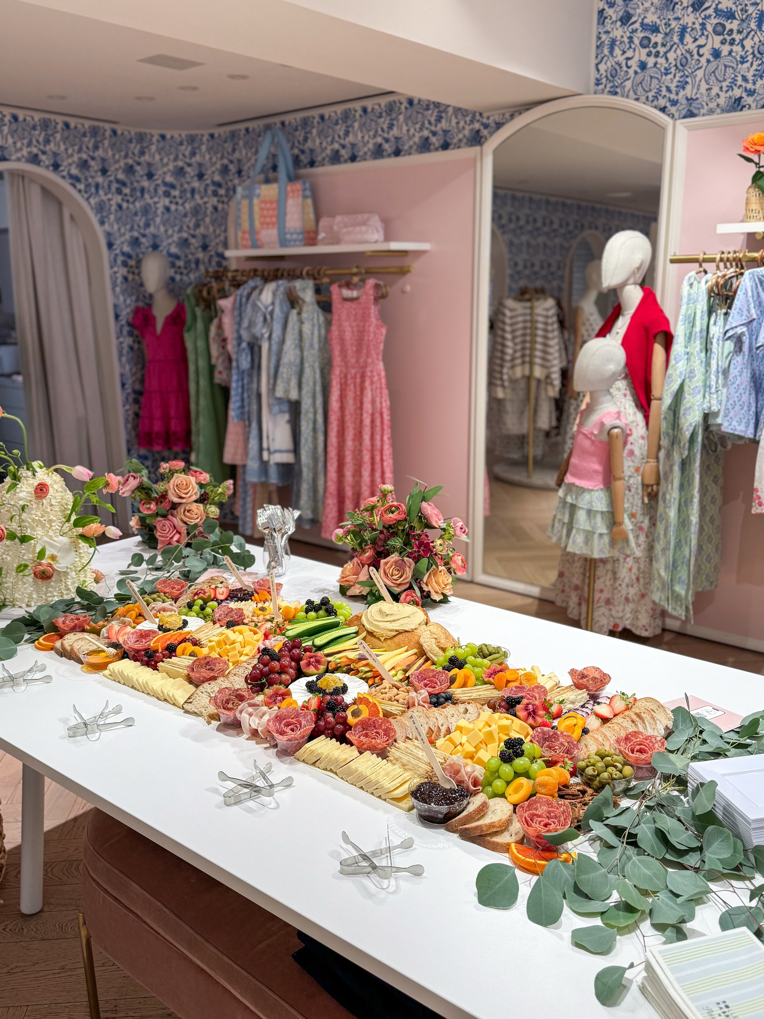 A table as fun and colorful as the brand itself! We loved creating this grazing spread for @rollerrabbitofficial launch event! 🎀🧀

#grazingtable #nycevents #charcuterietables #eventstyling #eventcateringnyc