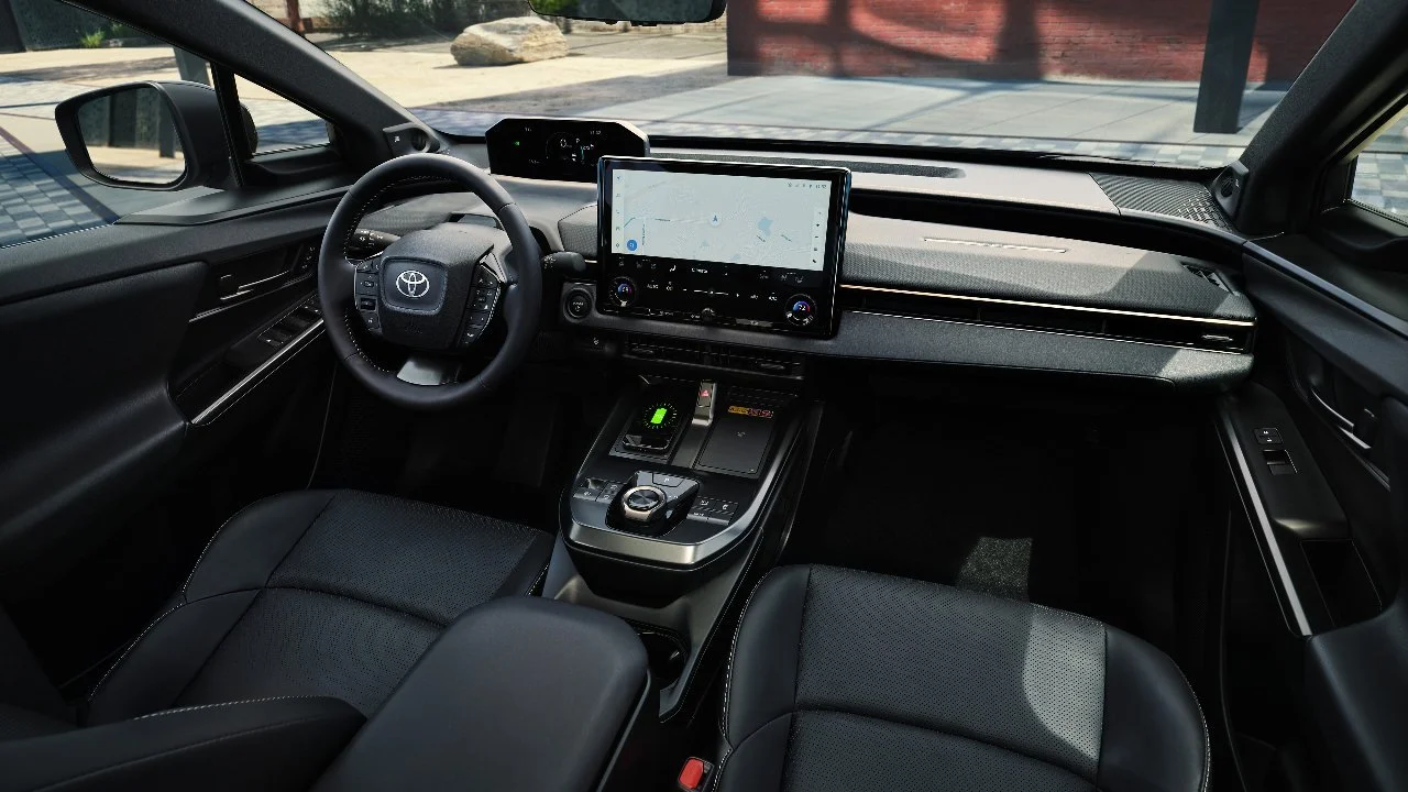 Interior de Toyota bZ SUV Eléctrico 2026