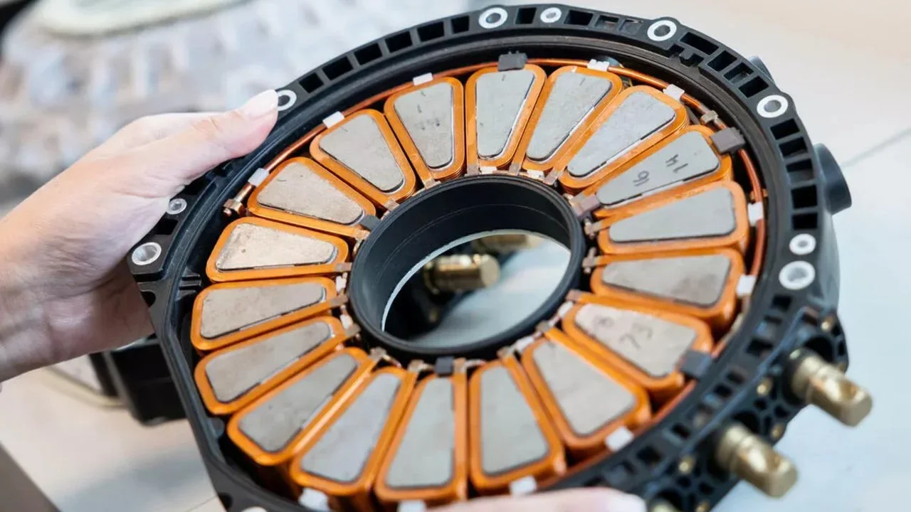 ¿Este motor eléctrico de 13 kg es magia o simplemente ingeniería británica brillante?