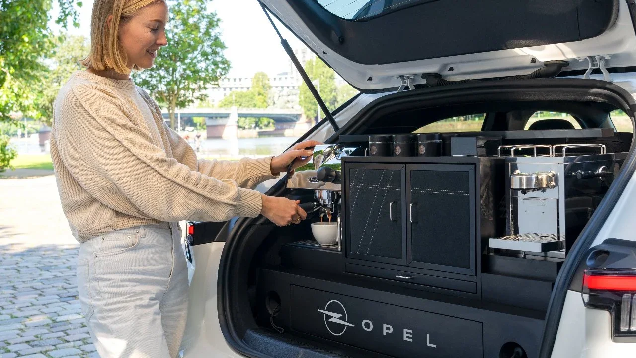 Mi Reino Por Un Auto Que Haga Café. Oh, Espera…