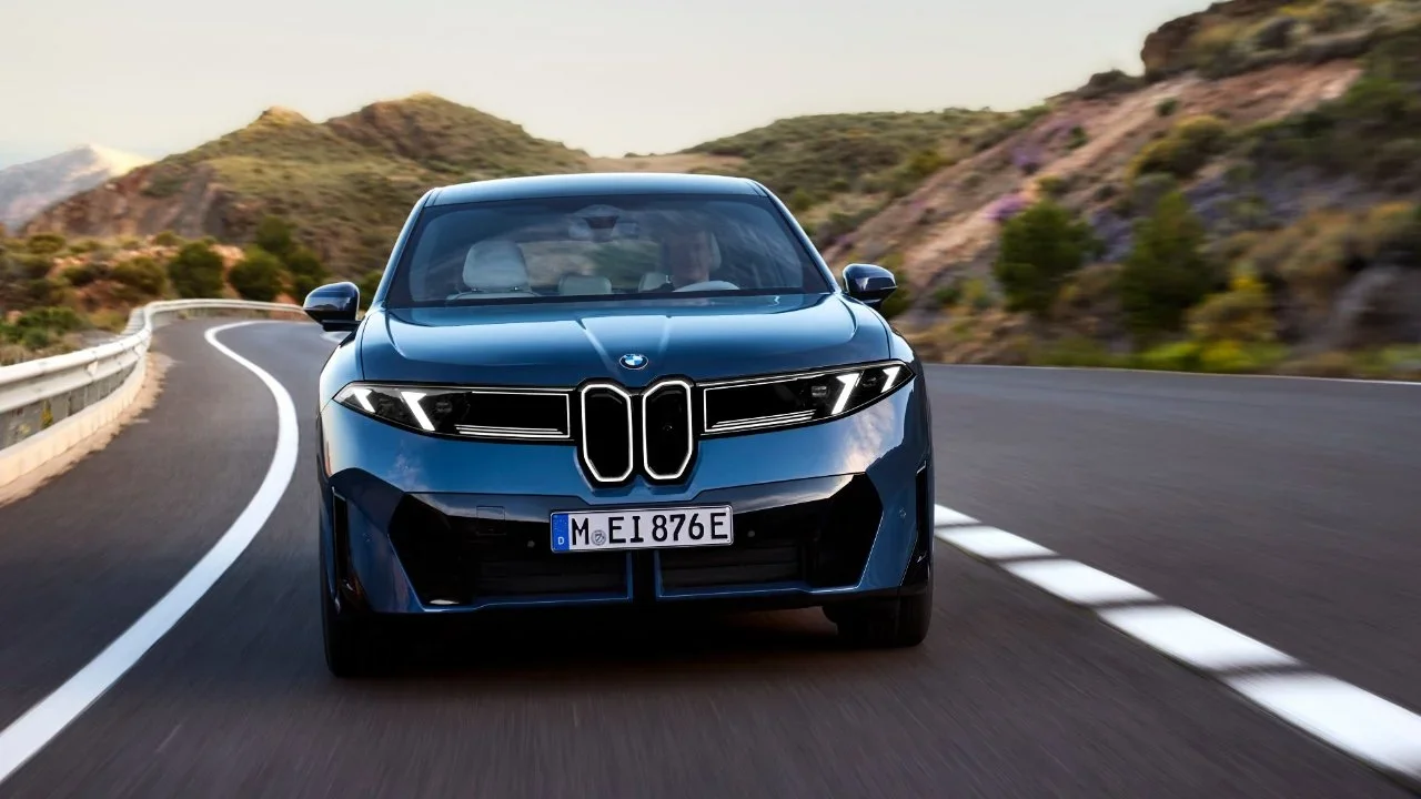 El BMW iX3 de 2026 tiene cuatro cerebros. Yo tengo uno, y está cautivado.