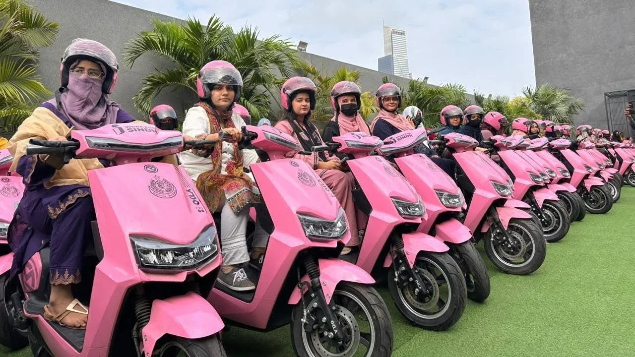 Mi hija tiene un par de cosas que decir sobre la revolución de los scooters rosas