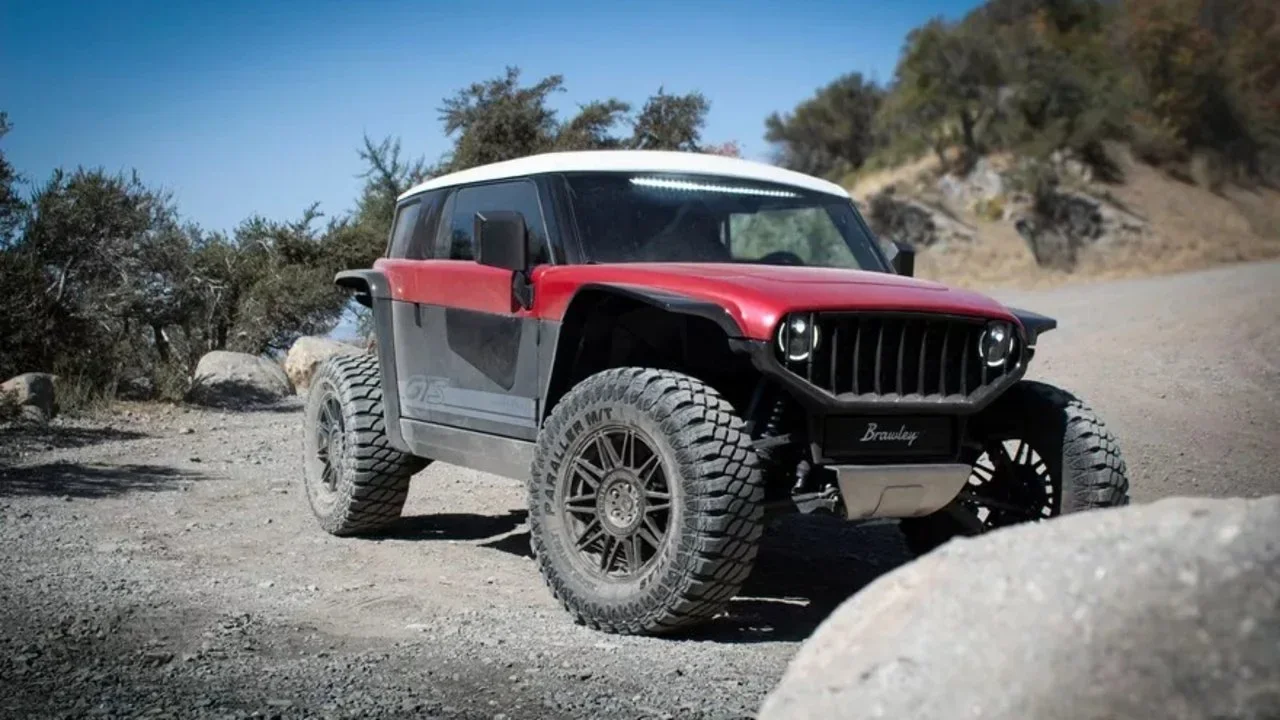 Un todoterreno eléctrico con 404 caballos de fuerza y una autonomía de 140 millas