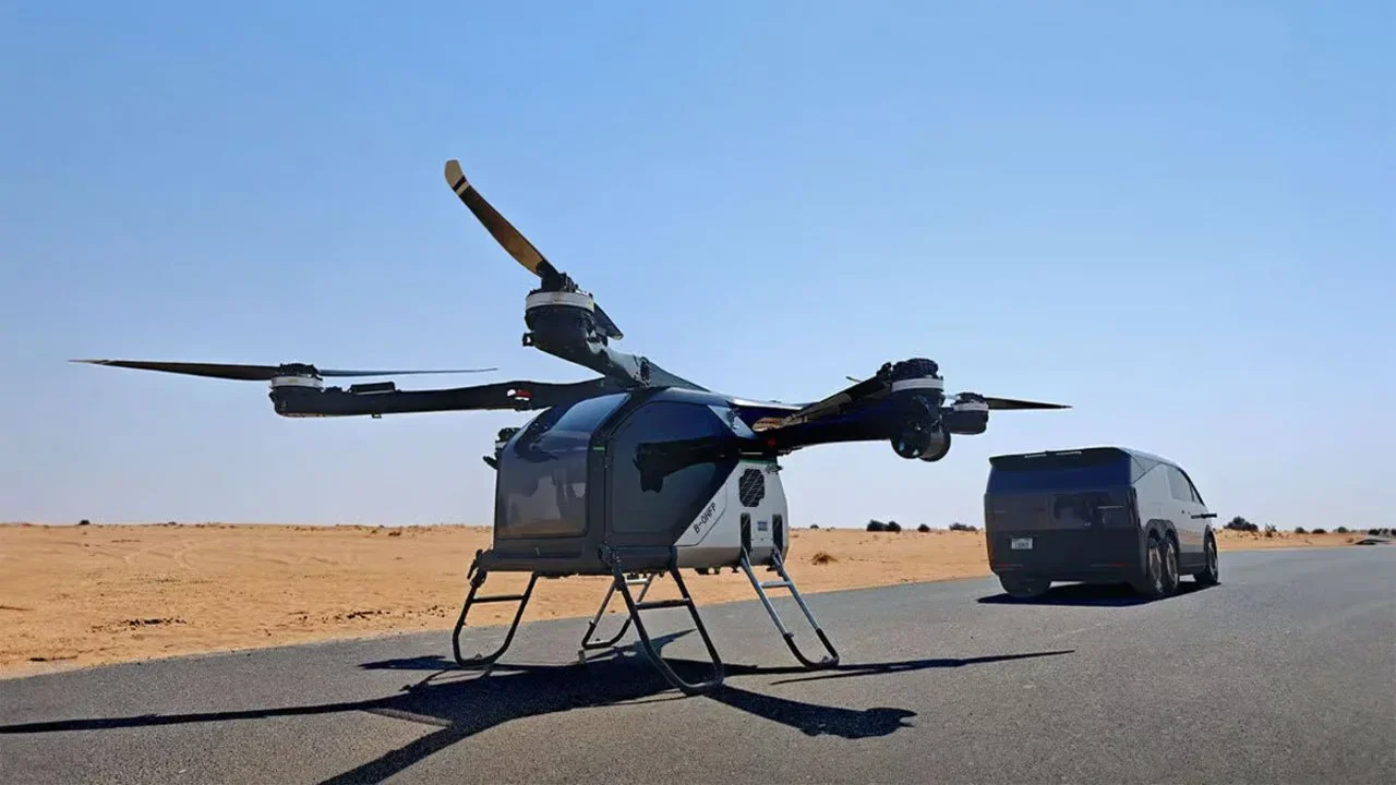 Bueno, finalmente lo hicieron. Esta fábrica de autos voladores acaba de ponerse en marcha