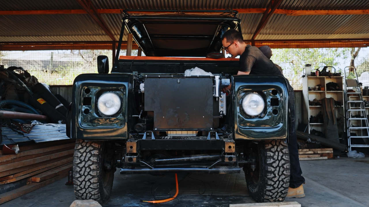 capitanelectro.com | El Salvador Silencioso de la Sabana: Land Rovers Eléctricos y la Conversión VE Definitiva Fuera de la Red.