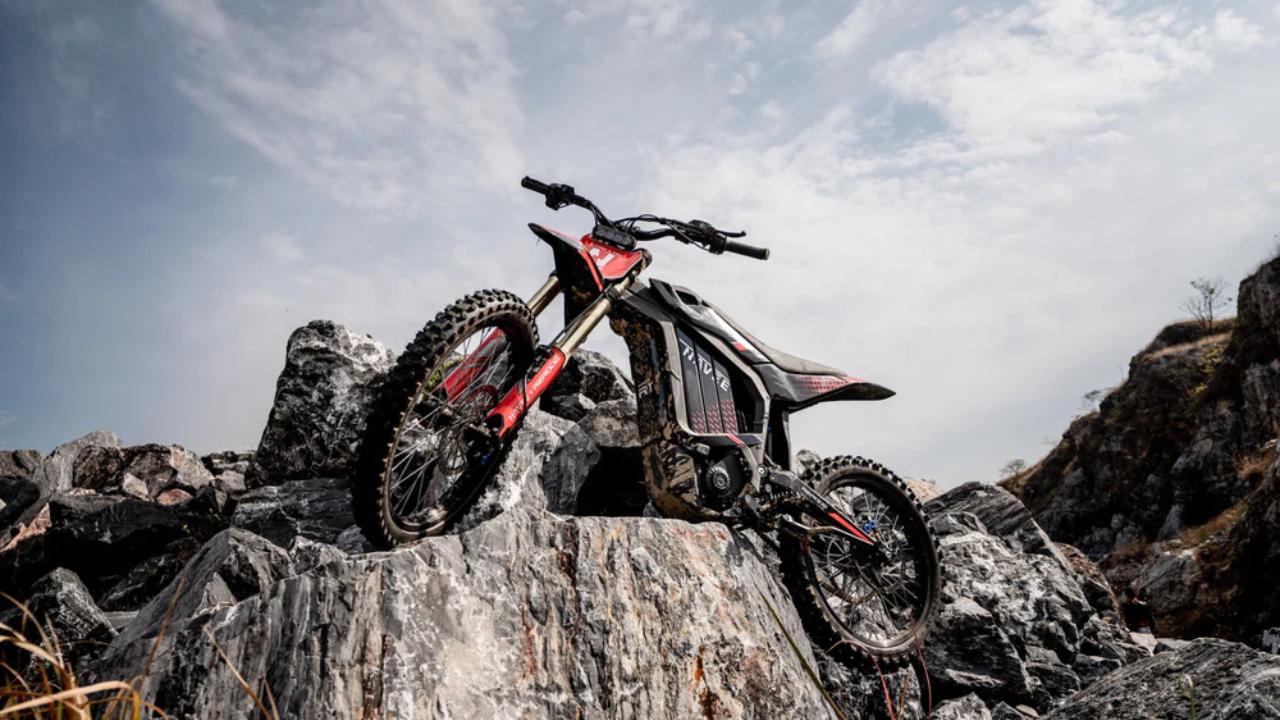 capitanelectro.com | Reseña de la NAVEE Storm X Pro: La Moto de Cross Eléctrica de $5,000 que Sacude el Sendero.