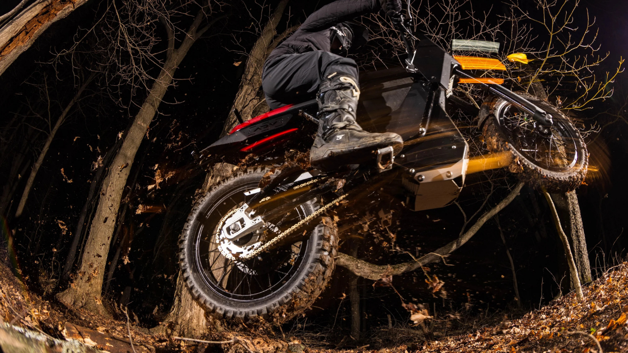 capitanelectro.com | Reseña de la Land Moto District ADV: La moto de cross eléctrica de 254 lb-pie.