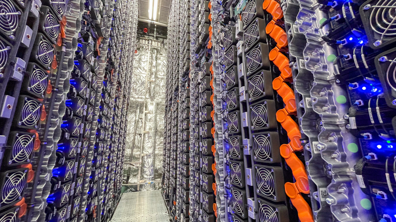 capitanelectro.com | El Barco Eléctrico Más Grande del Mundo Hull 096 Comienza Pruebas de Puerto.