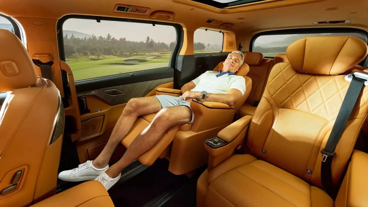 Interior de Faraday Future FX Super One: la minivan eléctrica.