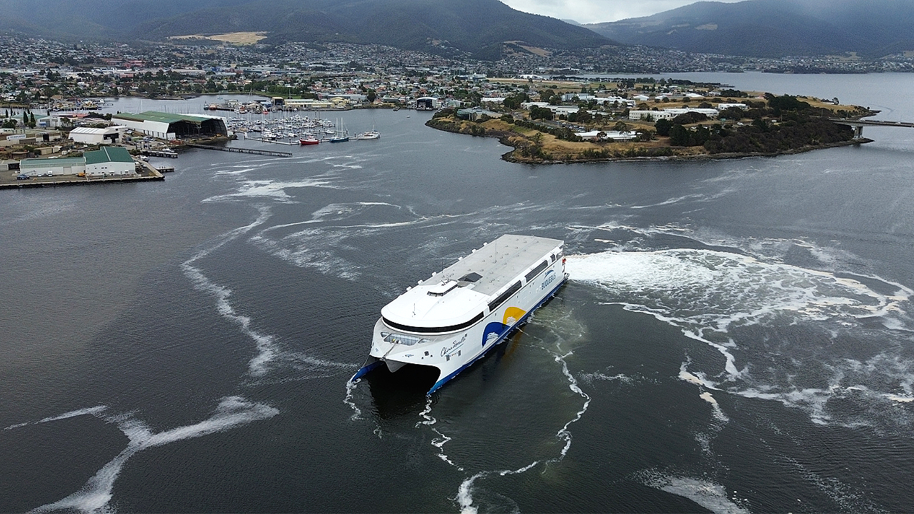 capitanelectro.com | El Barco Eléctrico Más Grande del Mundo Hull 096 Comienza Pruebas de Puerto.