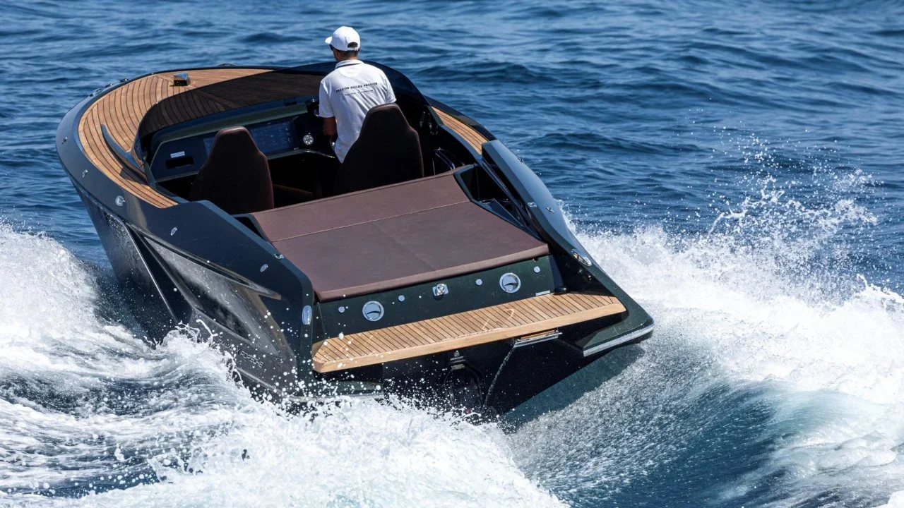 Bote Eléctrico Porsche: La Potencia del Macan EV.