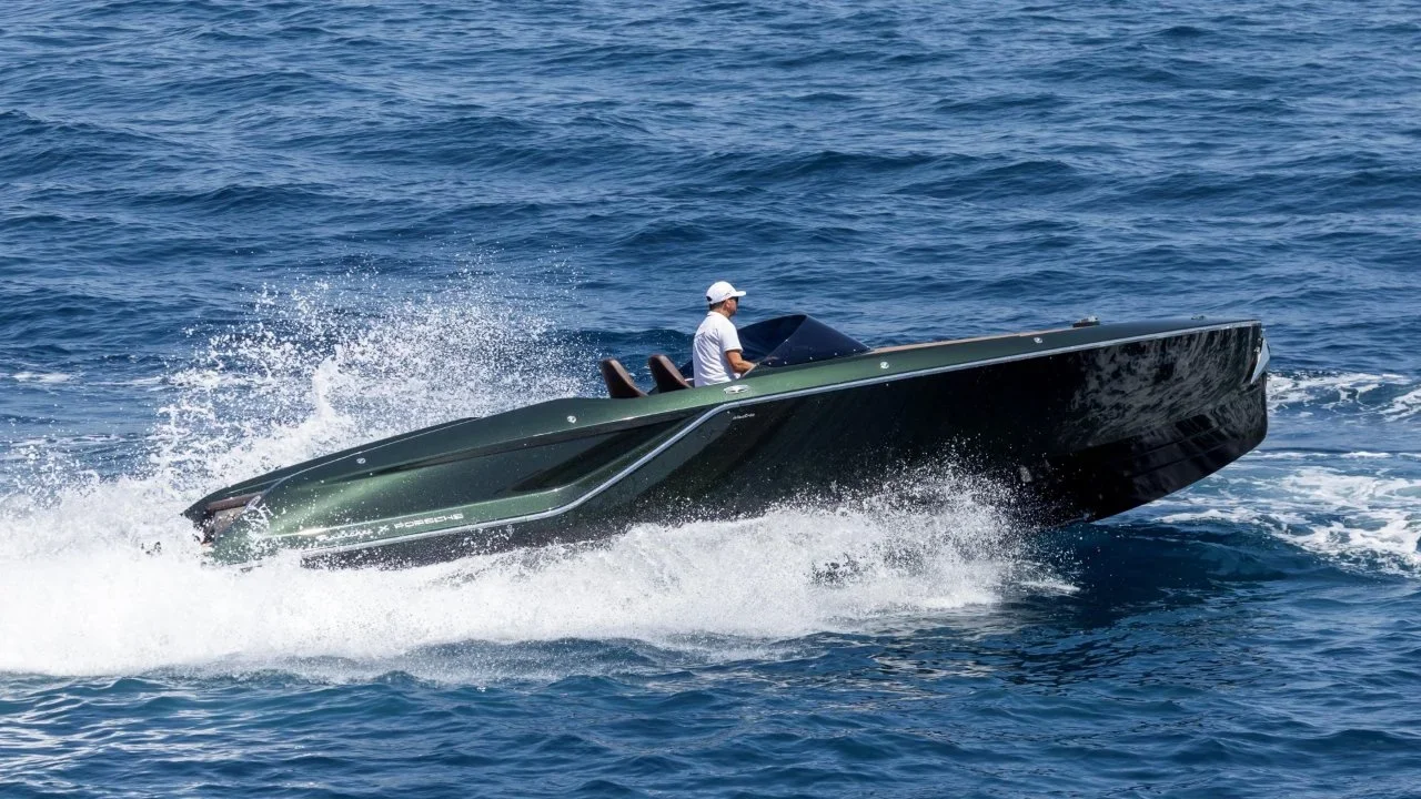 Bote Eléctrico Porsche: La Potencia del Macan EV.