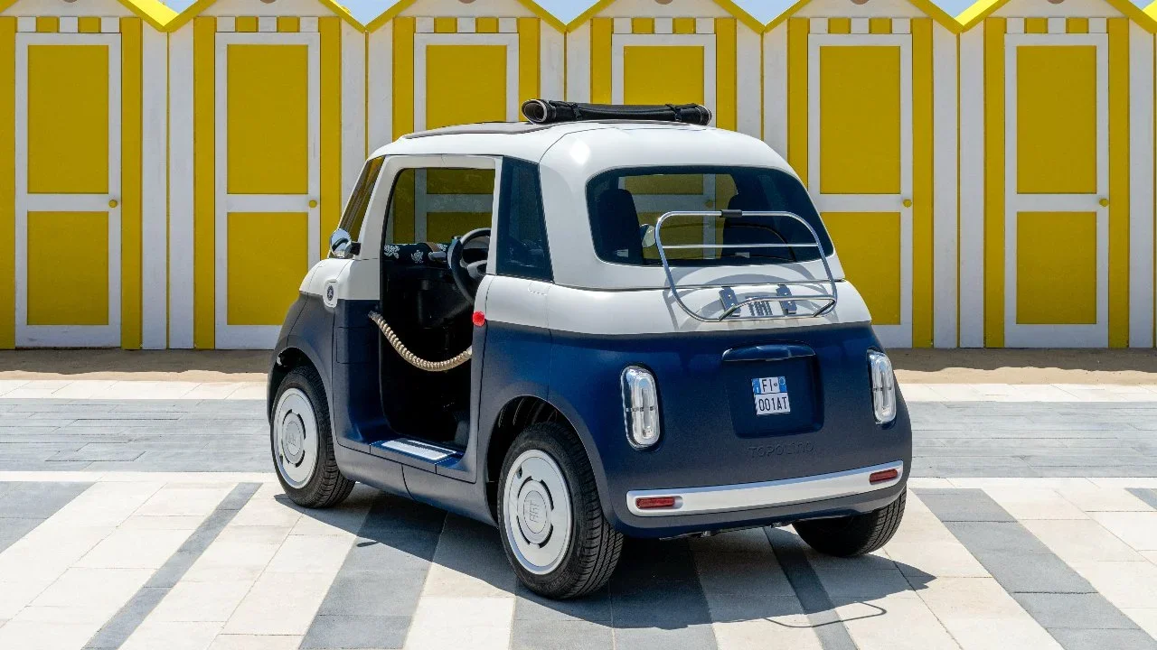 Fiat Topolino Vilebrequin: El adorable auto de playa eléctrico.