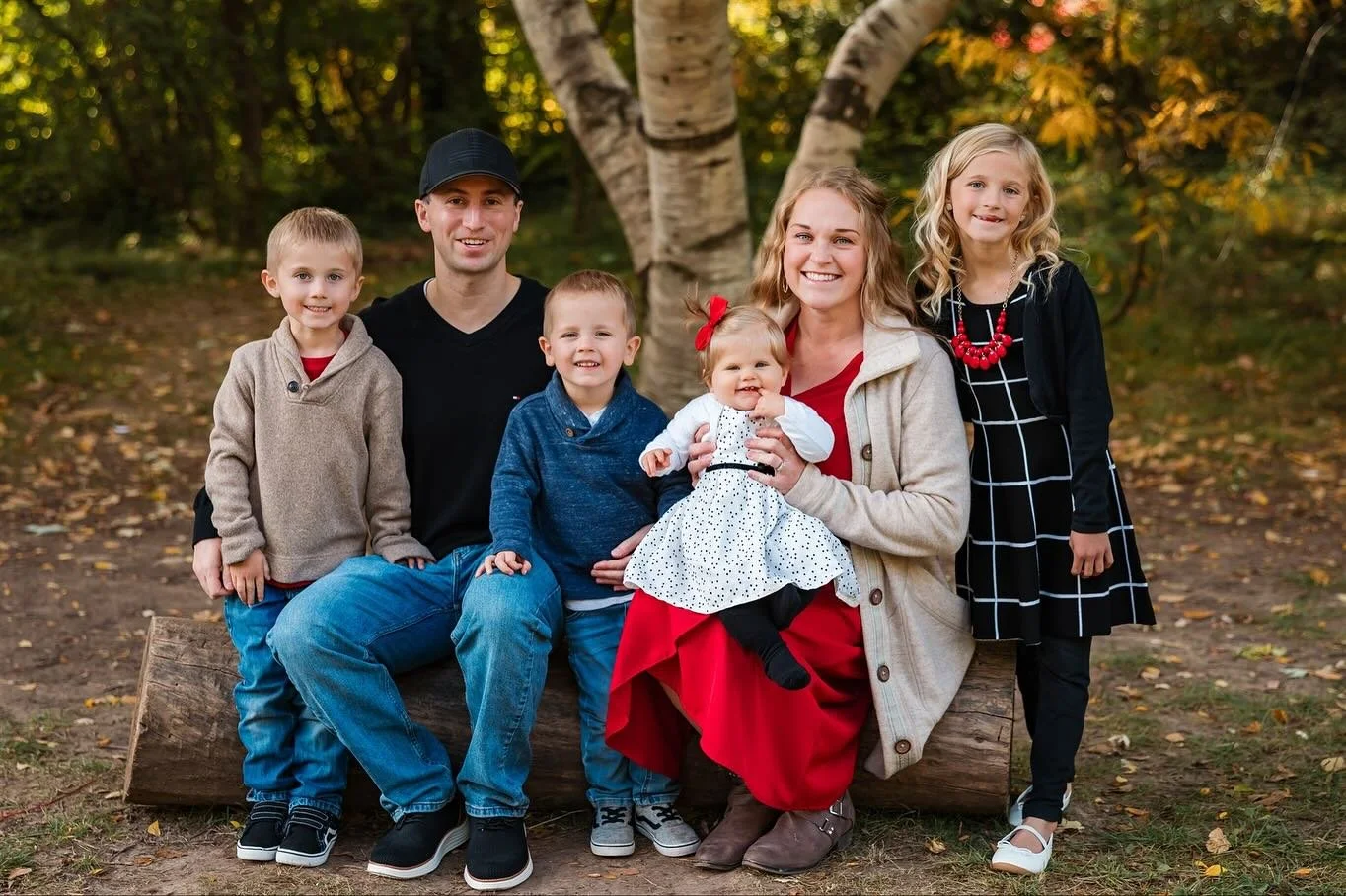 This sweet family absolutely rocked their session  full of smiles, laughter, and those beautiful autumn vibes.