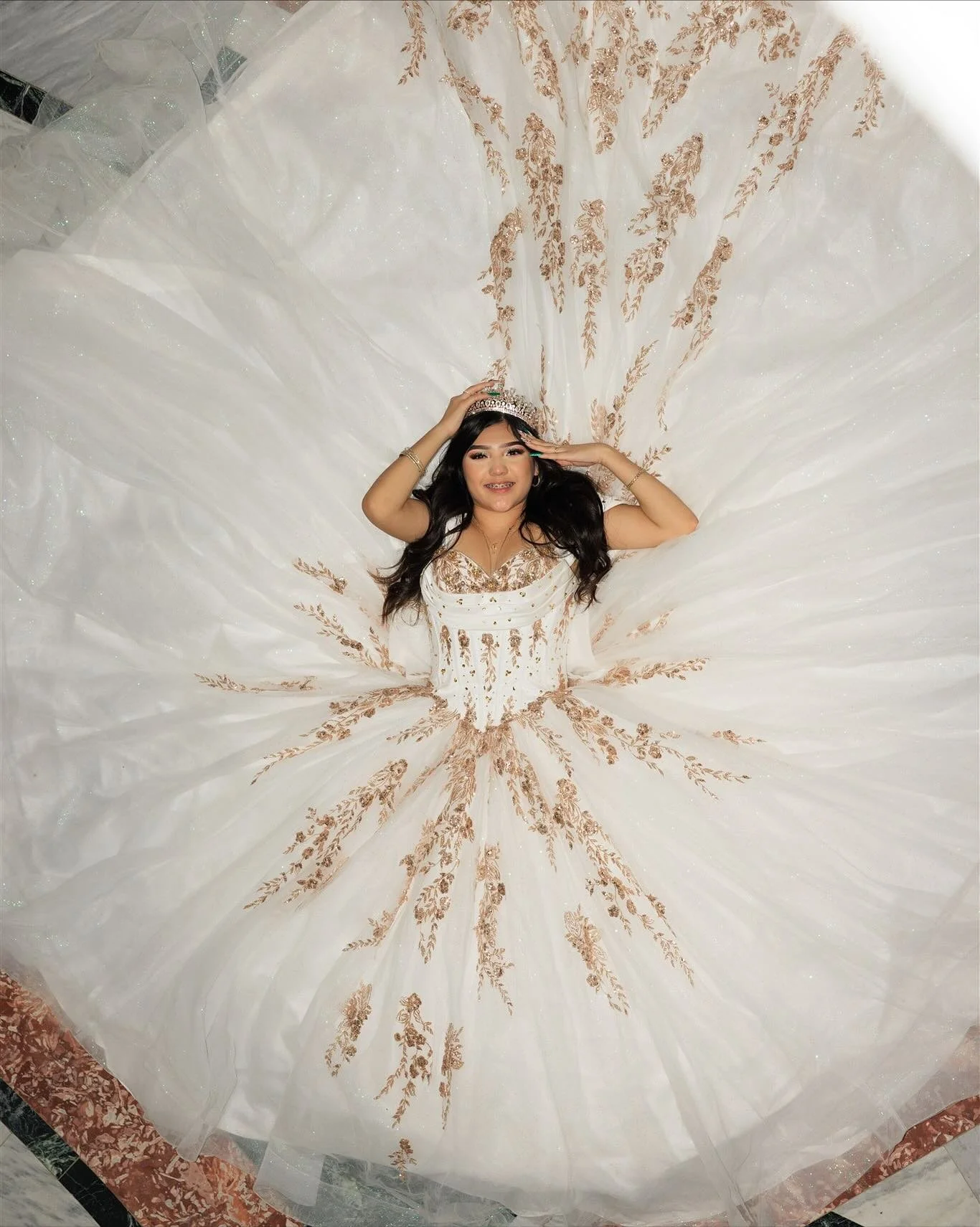 A princess for a day, a memory for a lifetime.
Her smile, her gown, her family everything about this quince shoot was perfect.
So grateful to be trusted with moments like these. 🤍✨