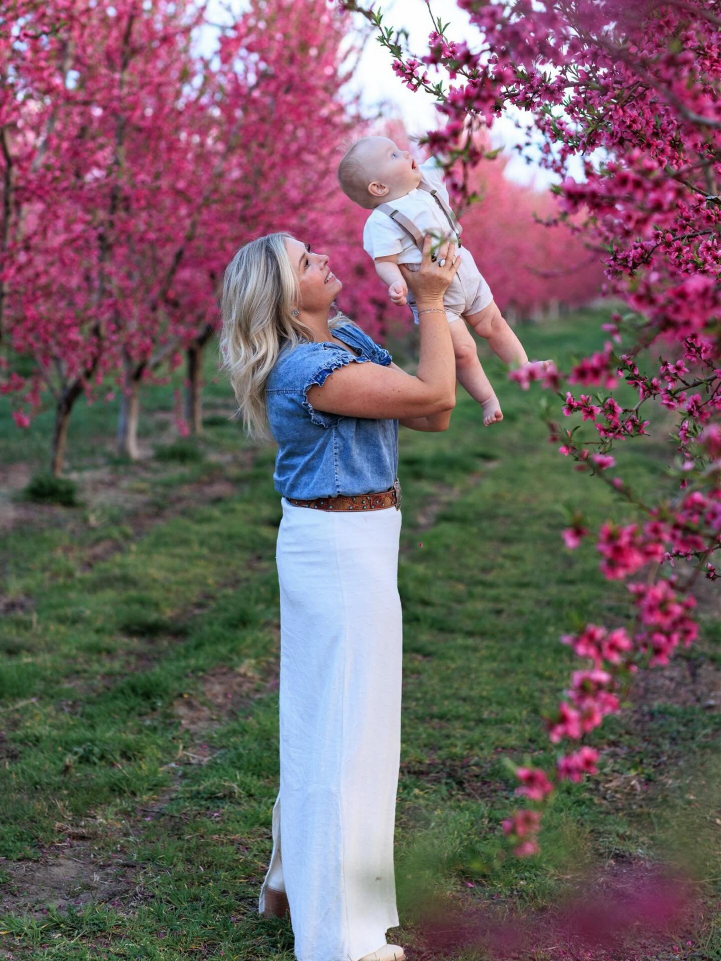 Generations of love 🤍🌸

There&rsquo;s nothing sweeter than capturing the bond between a grandmother and her grandson especially in the middle of spring blooms. Spring sessions like this don&rsquo;t last long, but the memories do 🌸 @cherryhillfarms