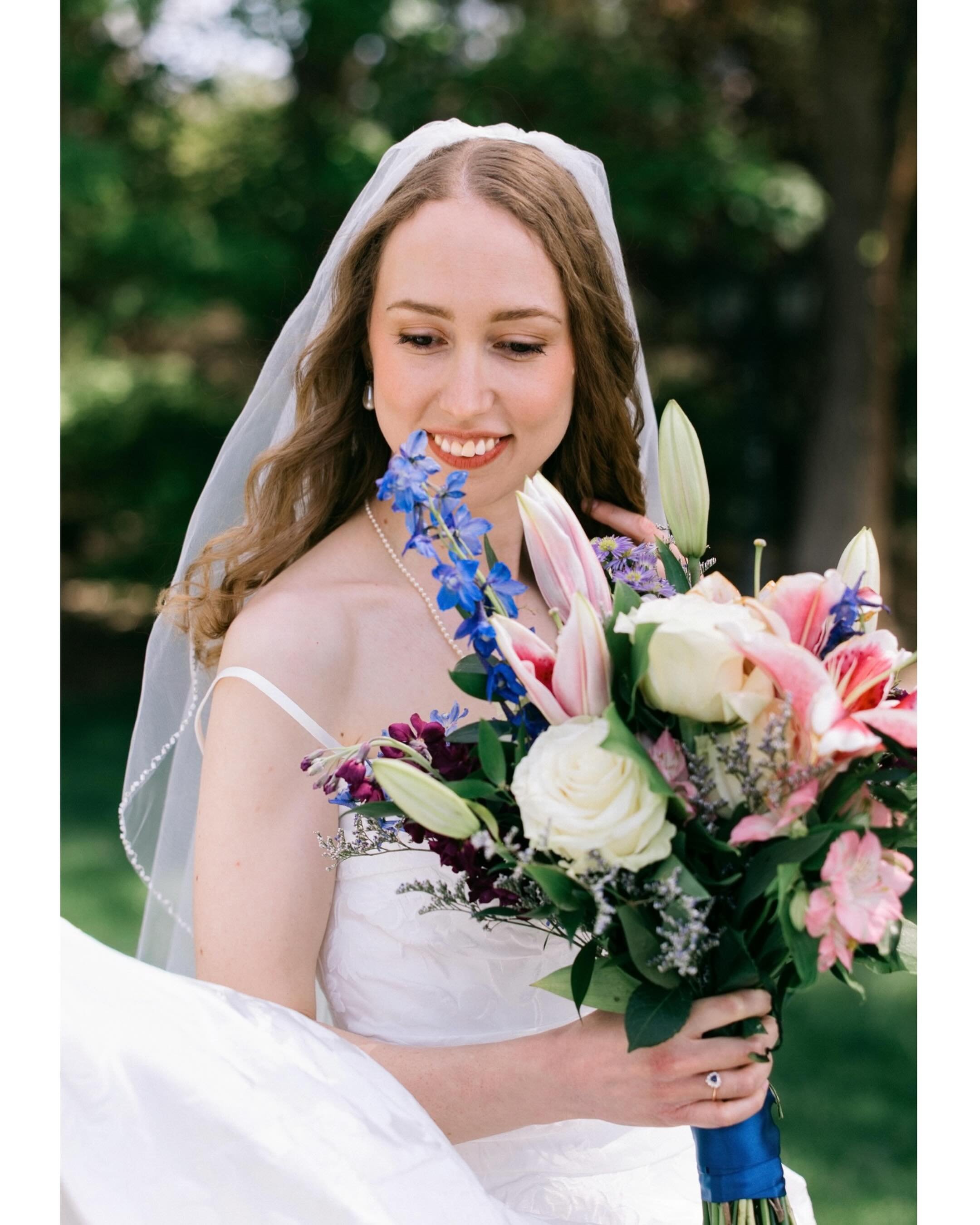 Venue: @wildheartbytheriver 
 Wedding planner: @fantasyweddingorevents Videographer: @blakeofaneye  Photographer: @creatememories_photography  Dj: @djjessed
