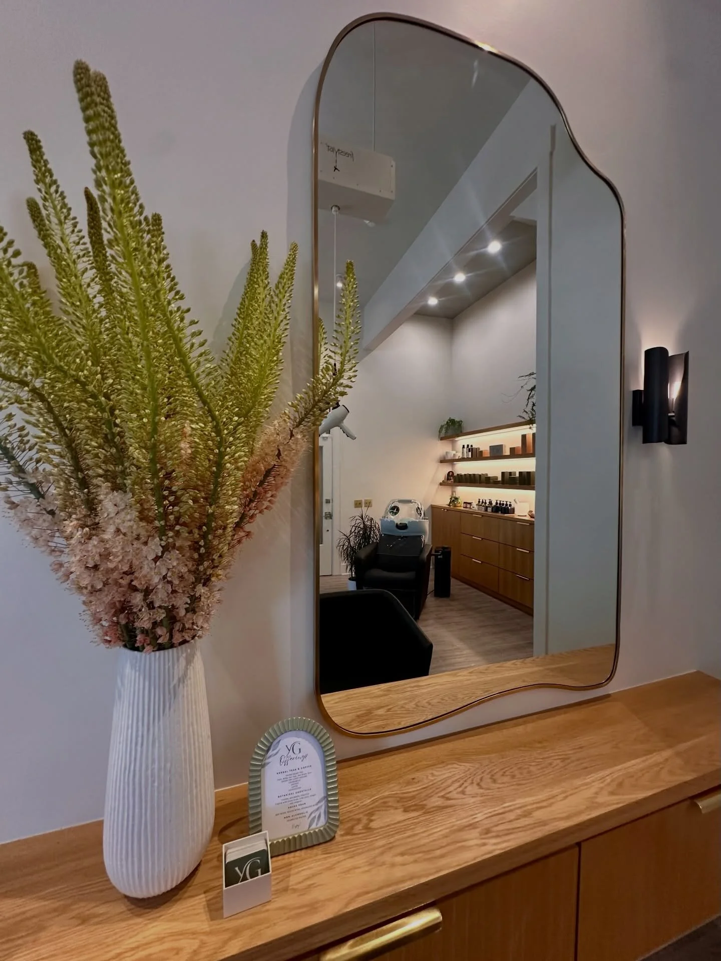 June, arriving softly.

One of my favorite views in the salon.

The flowers change with the season, but the intention remains the same 🫶🏽✨