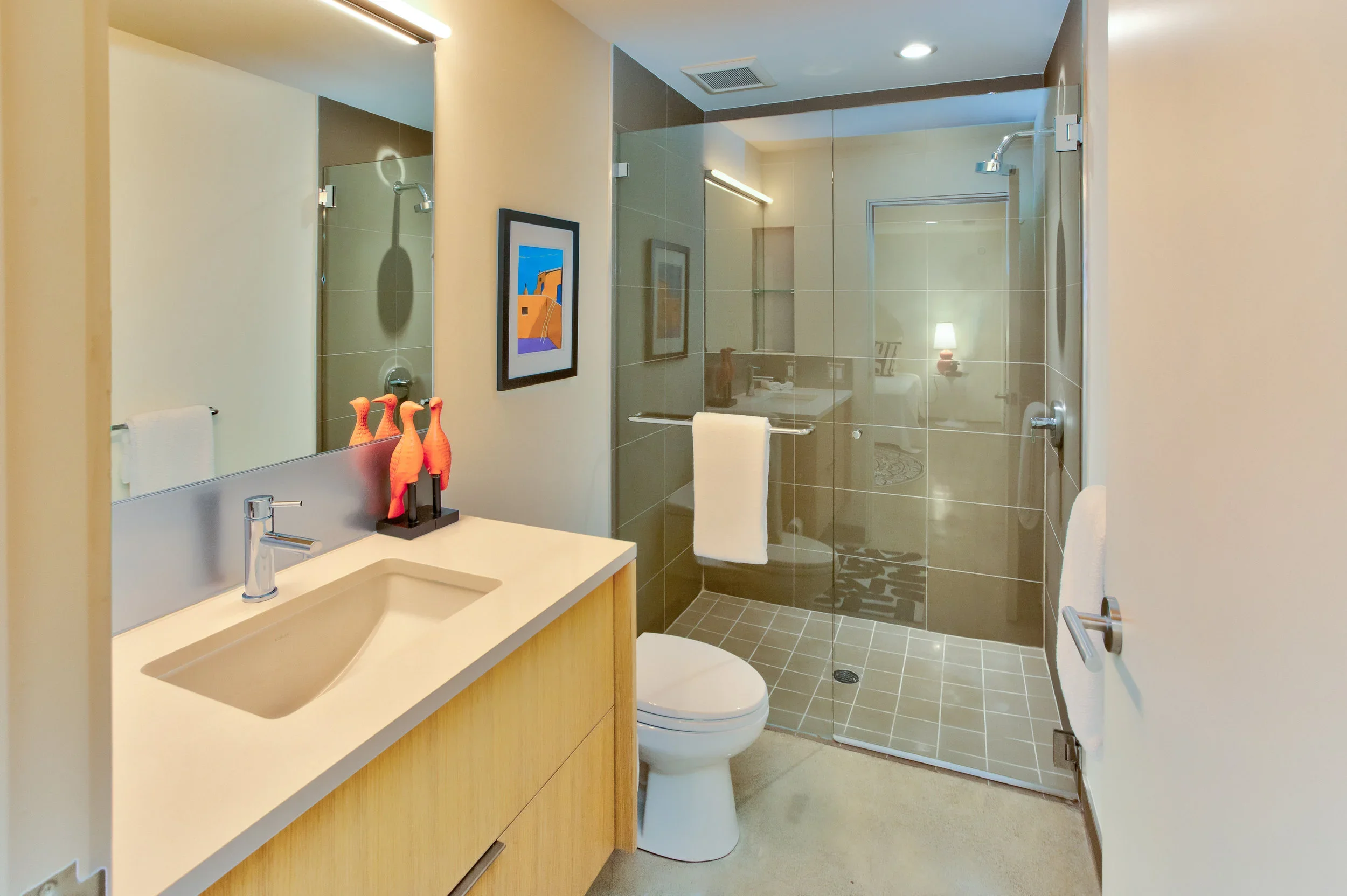 1027_NE_72nd_St_Seattle_WA_Interior_003.webp