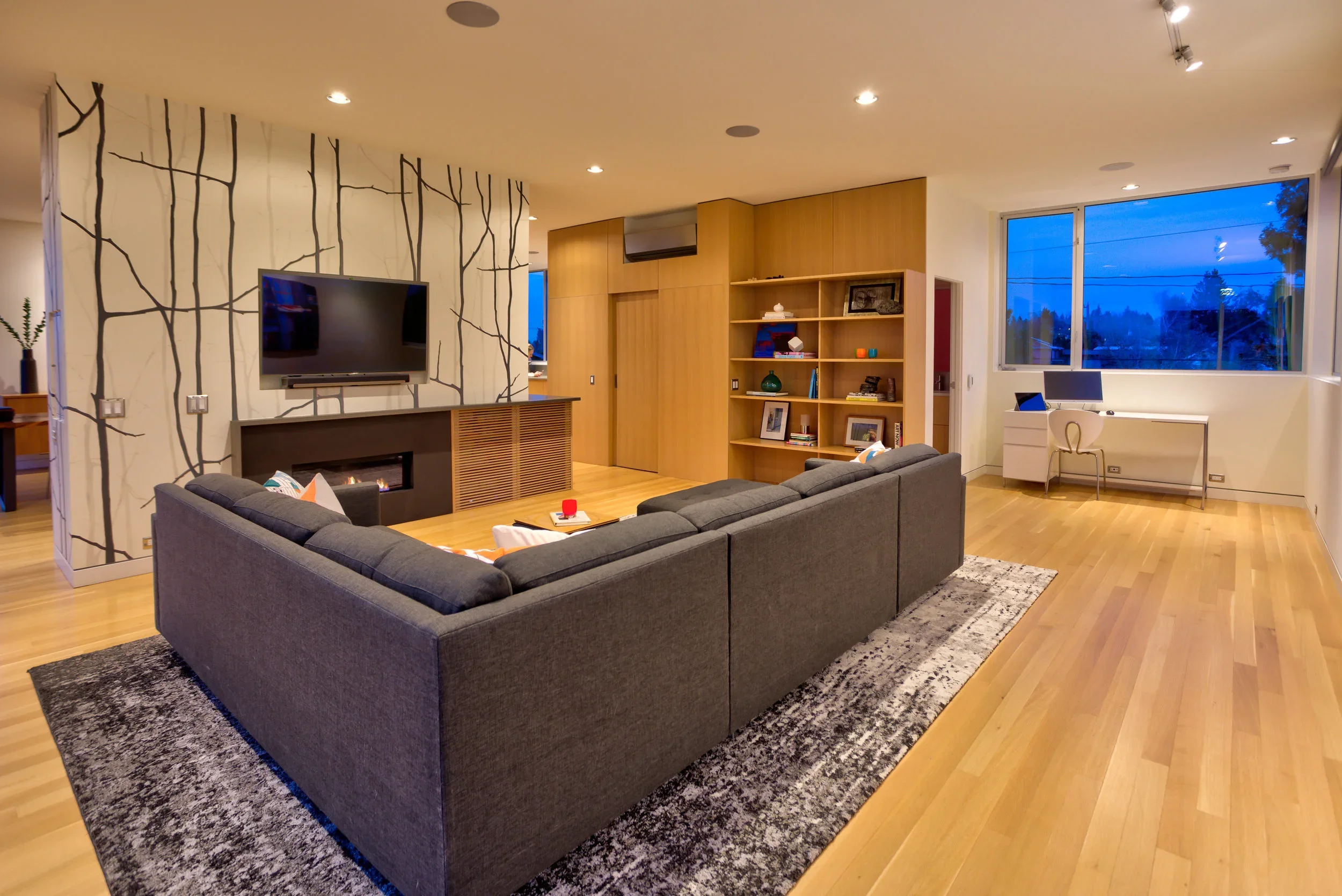 1027_NE_72nd_St_Seattle_WA_Interior_036.webp