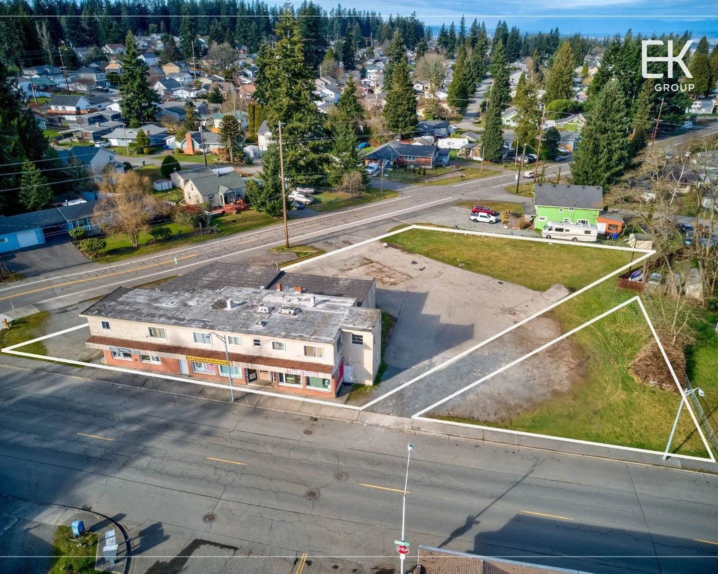 Discover this dynamic mixed-use asset in Everett&rsquo;s revitalizing urban core. 🌟

Interurban Corner spans a 26,572 SF corner lot with alley access, 20+ parking spaces, and a 7,629 SF structure leased to stable local tenants&mdash;3 storefronts, 3