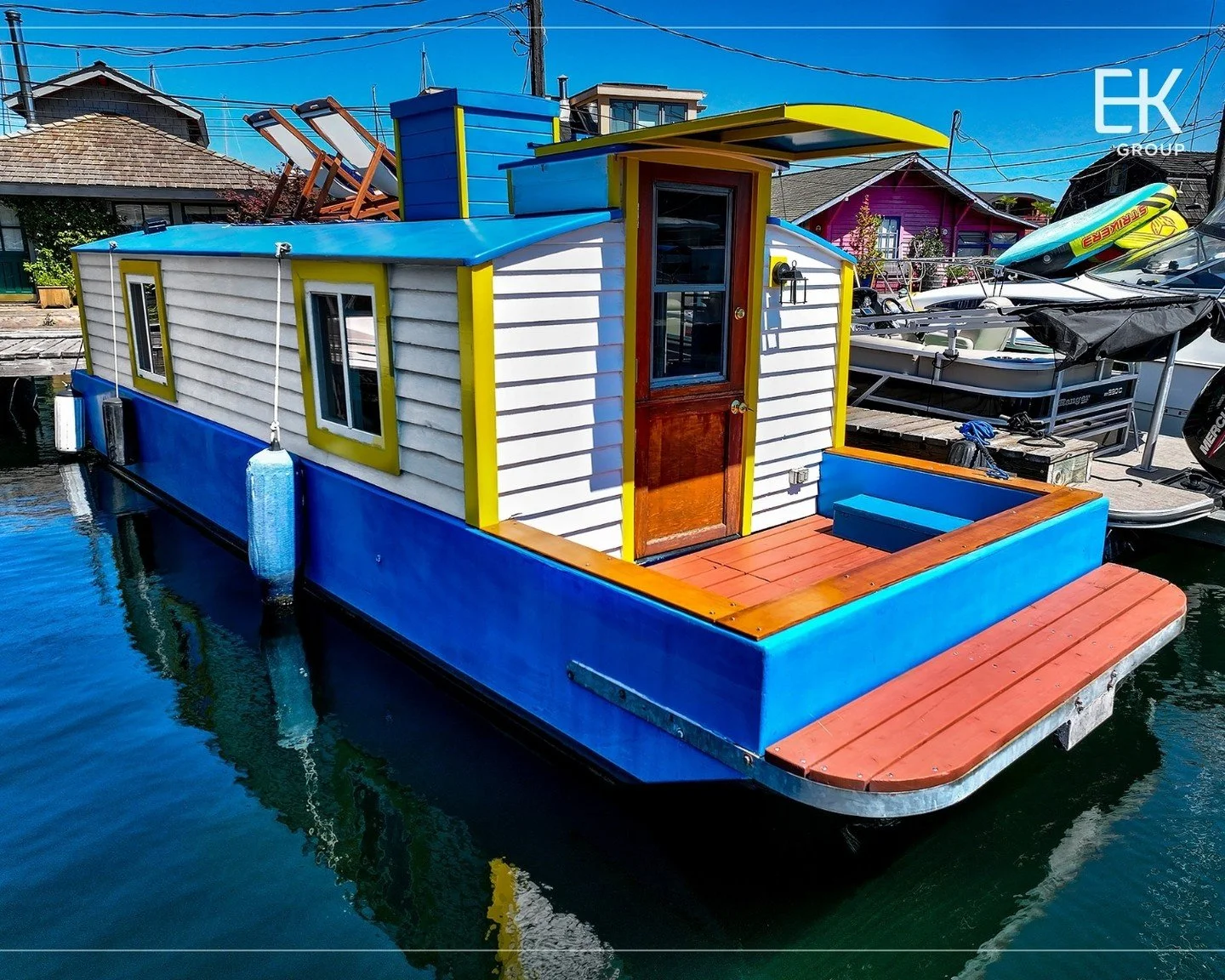 Afloat on Lake Union aboard the S.S. Guppy, begin mornings on the aft deck with coffee and the water&rsquo;s gentle lap. Ahead, the skyline shimmers as a storied floating home community crowned by the famed Sleepless in Seattle sets the stage for you
