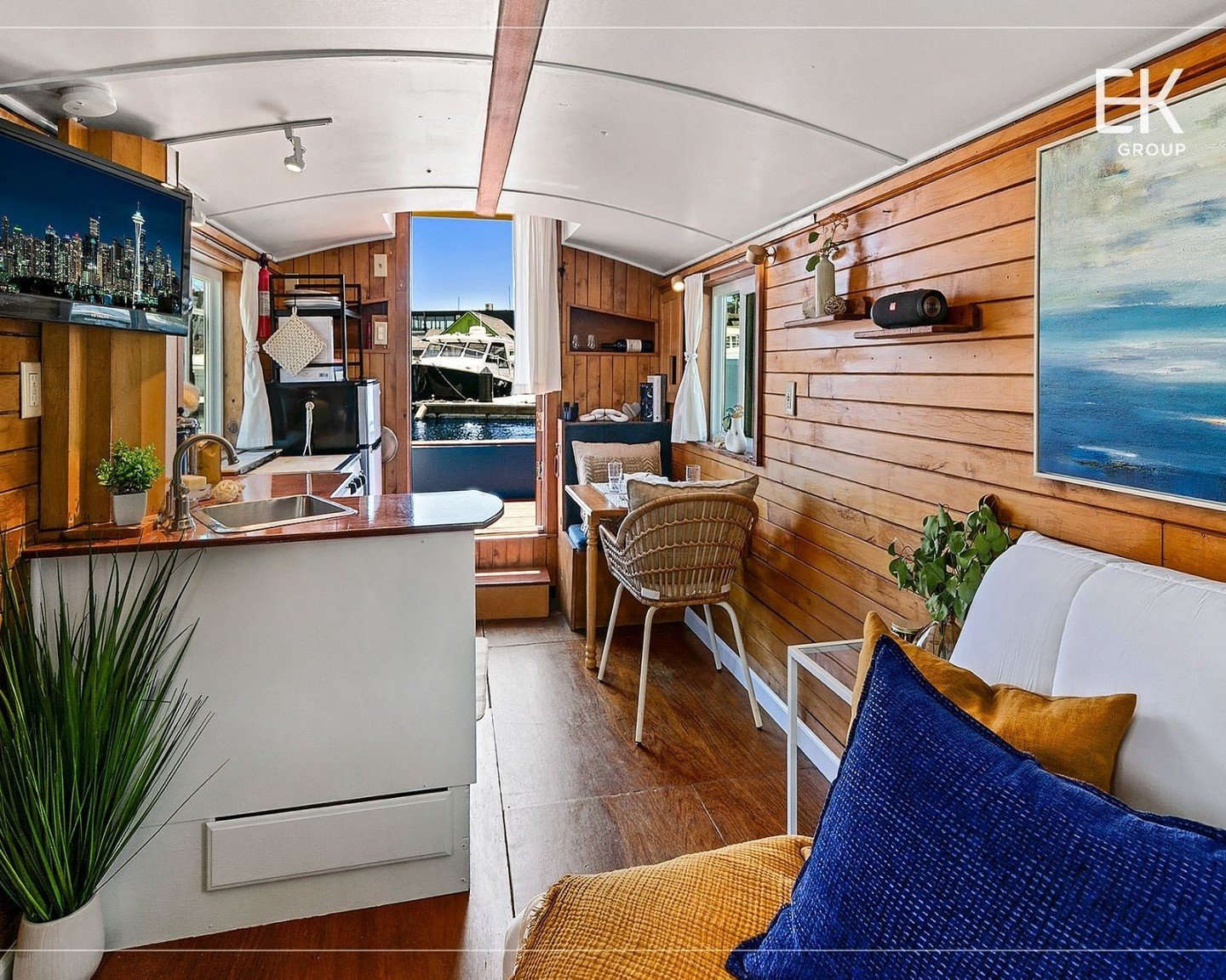 Searching for an economical and romantic writer&rsquo;s cabin? Your own in-city hideaway? The S.S. Guppy could be your ticket.

Tucked into a pleasure-craft marina for privacy yet next to Seattle&rsquo;s storied floating home community, crowned the &