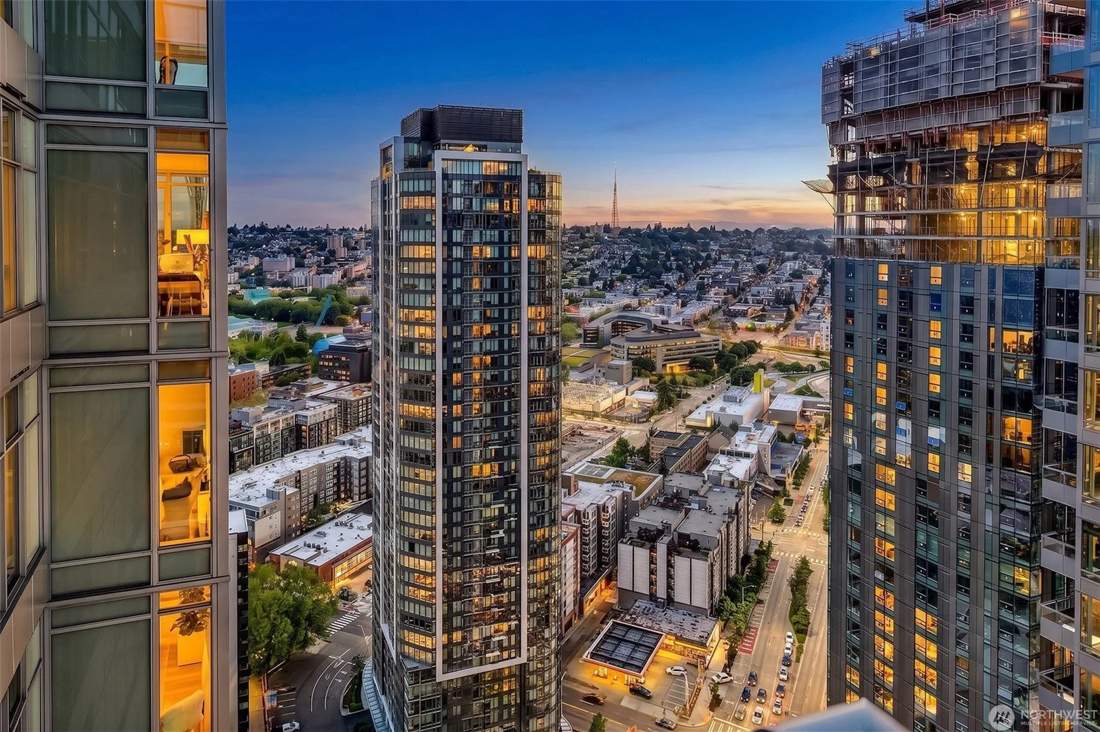 583 Battery St | Insignia Penthouse 3701N