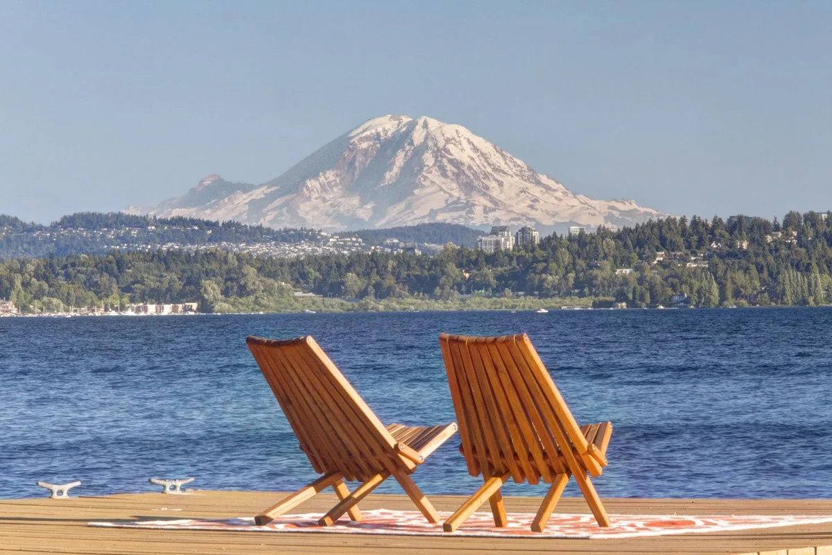 Kirkland's Trophy Waterfront Estate
