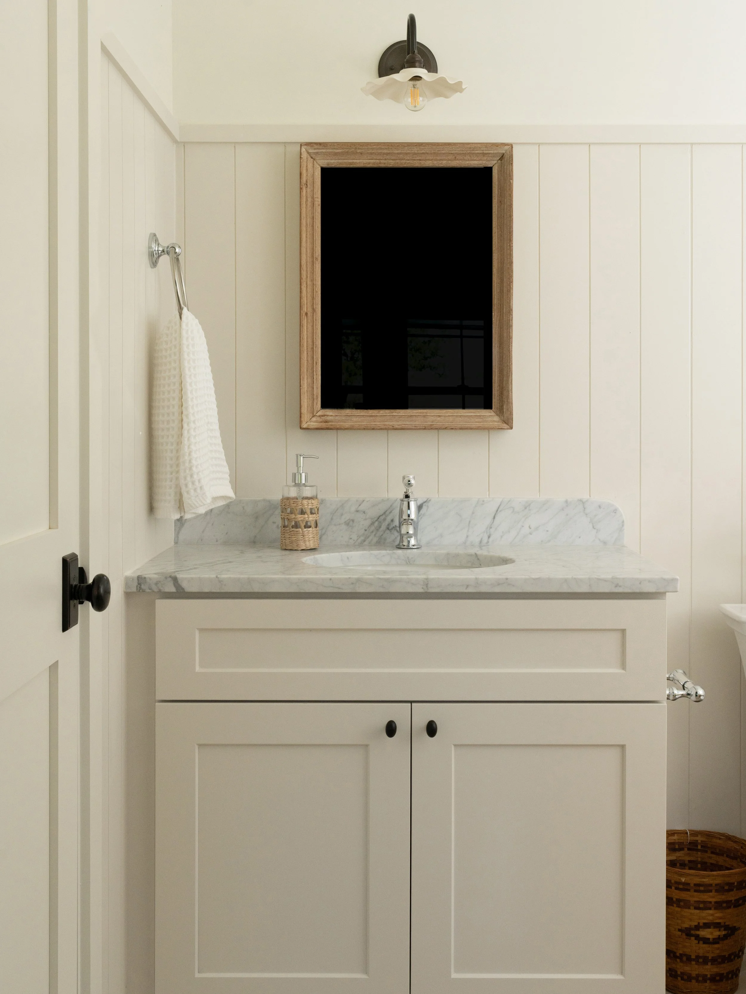 Blanco-Guest-Bathroom-3_V2.jpg