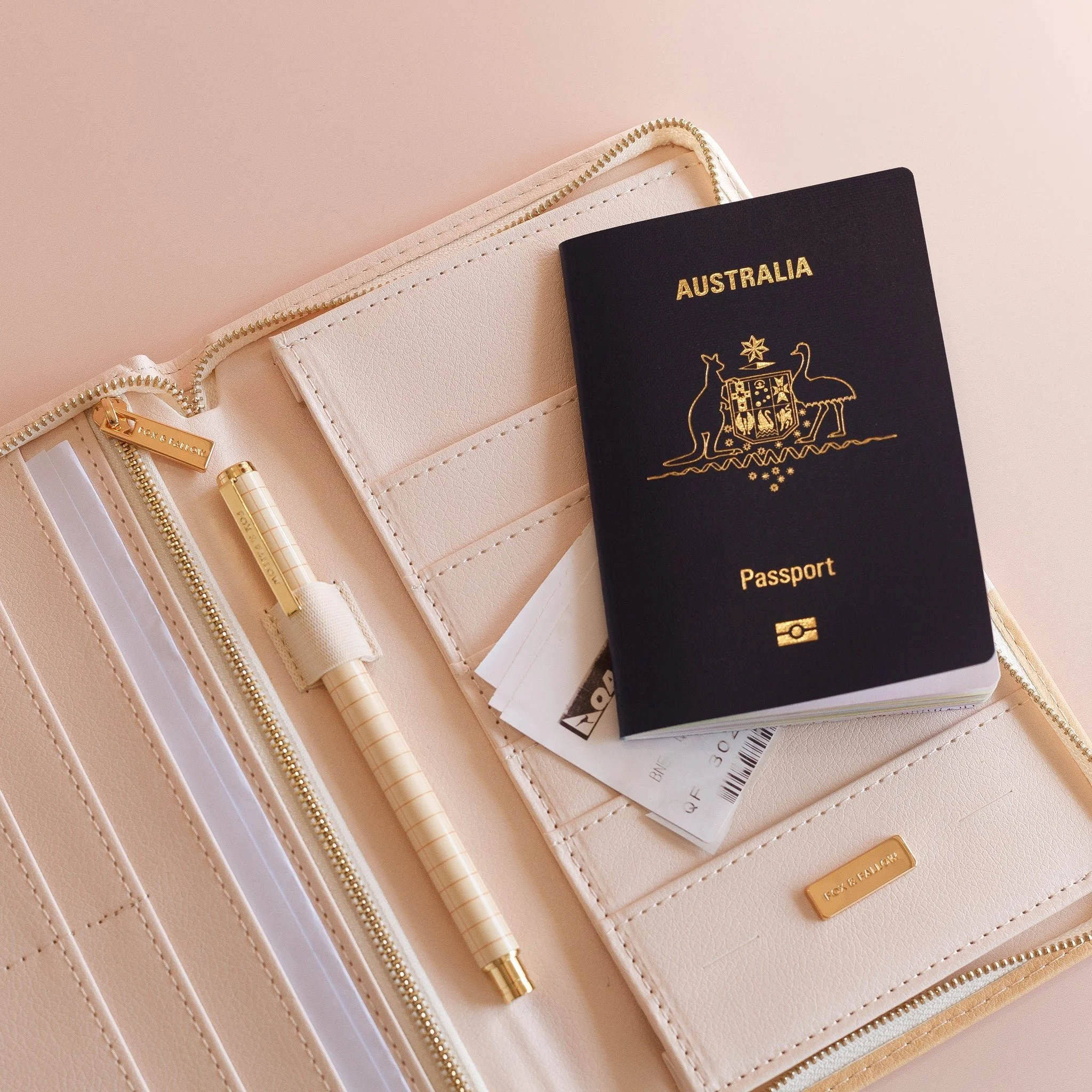 TRWA05-CaramelRippleTravelWallet-Inside-Macro5-filled_2048x2048_54e23d2a-e10e-4ca6-9d70-6ec8748f393c.jpg