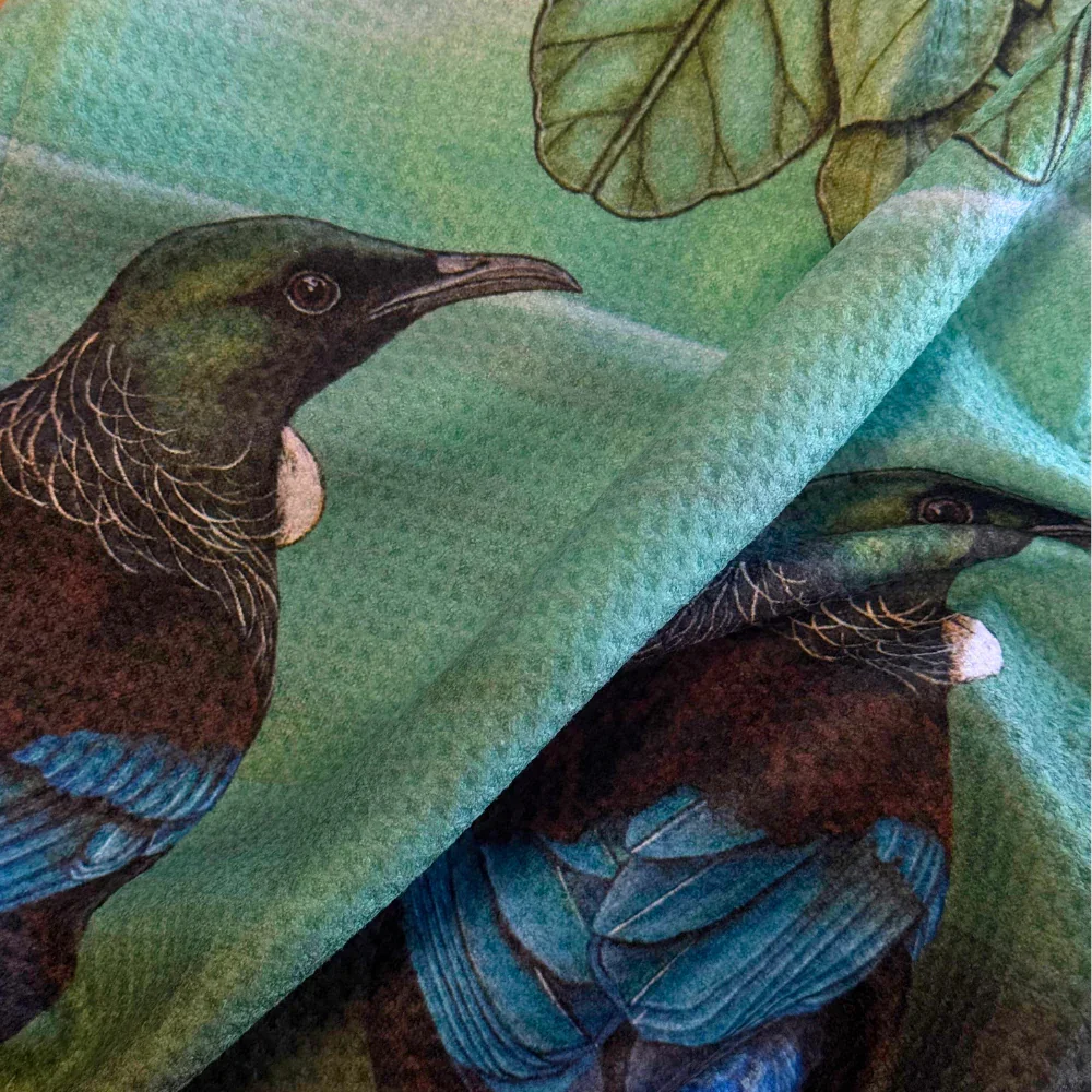 Tuis_KawakawaNecklaceTeaTowelCloseUp1.webp