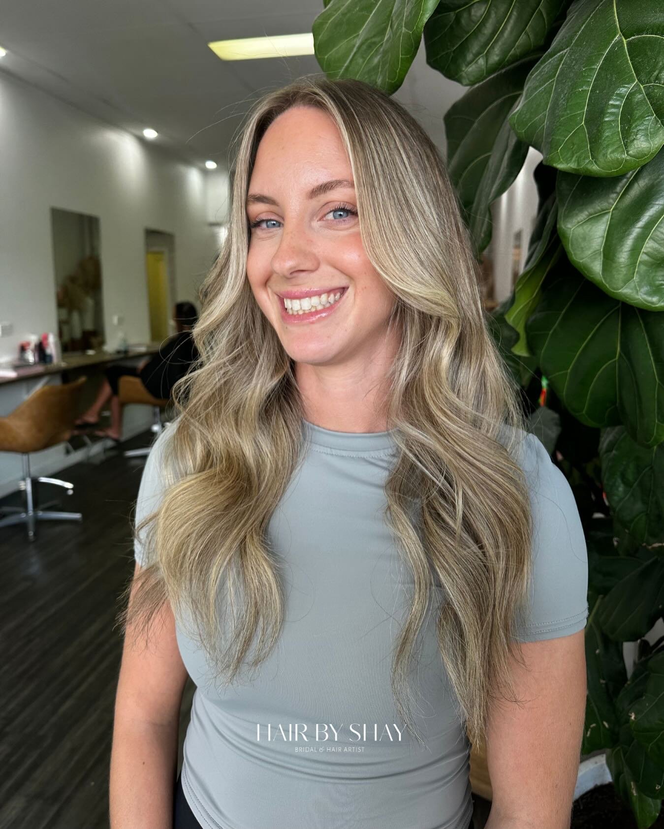 That smile says it all 🤍

Fresh colour, soft waves, and that post-salon glow. 

The perfect combo for effortless, feel-good hair.