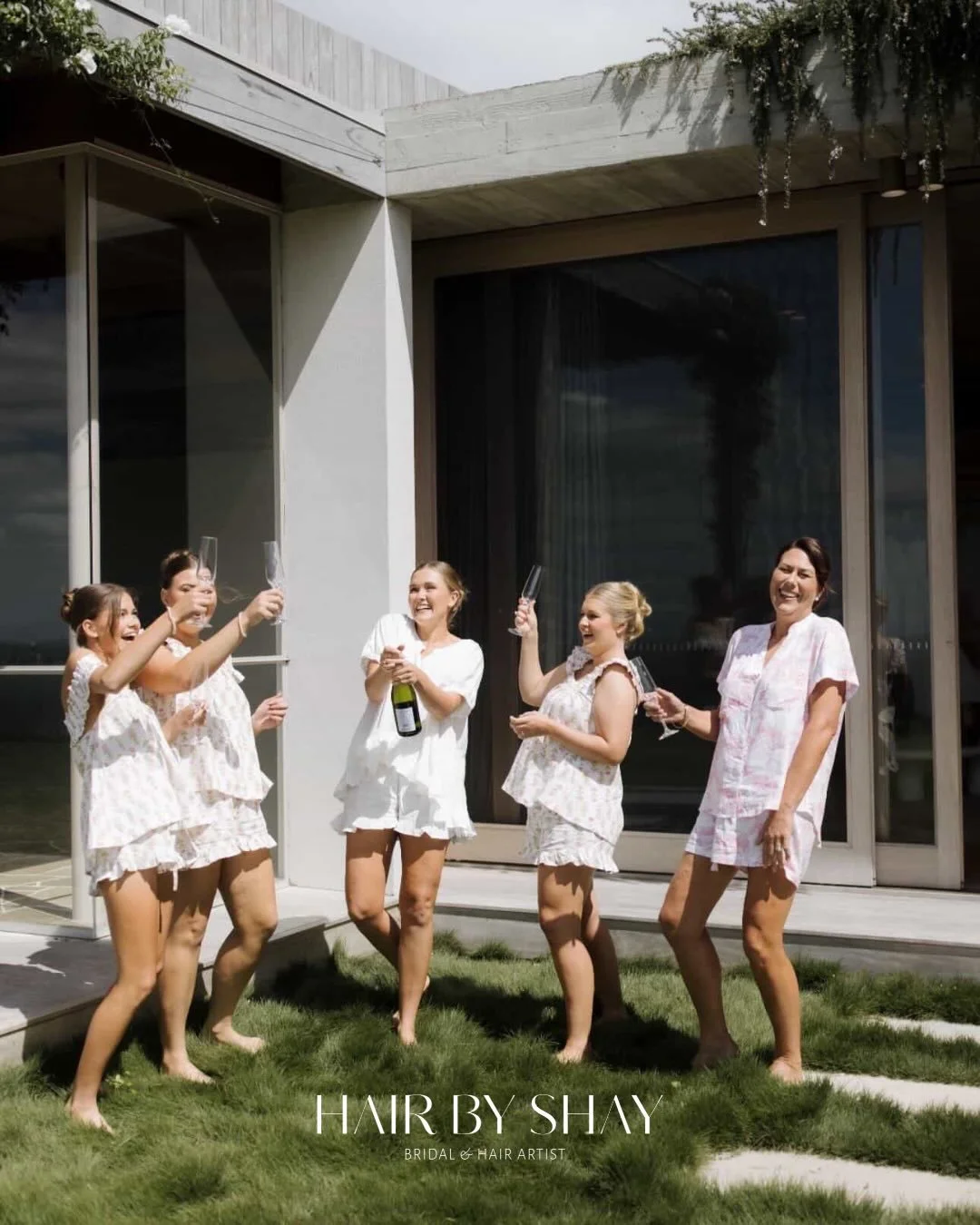 Bree&rsquo;s wedding morning 🤍

Sunshine, matching PJs, a champagne toast, and the people you love most. This is what a wedding morning should feel like.

Bree wore a sleek, polished updo, timeless and elegant, with soft styling for her bridal party