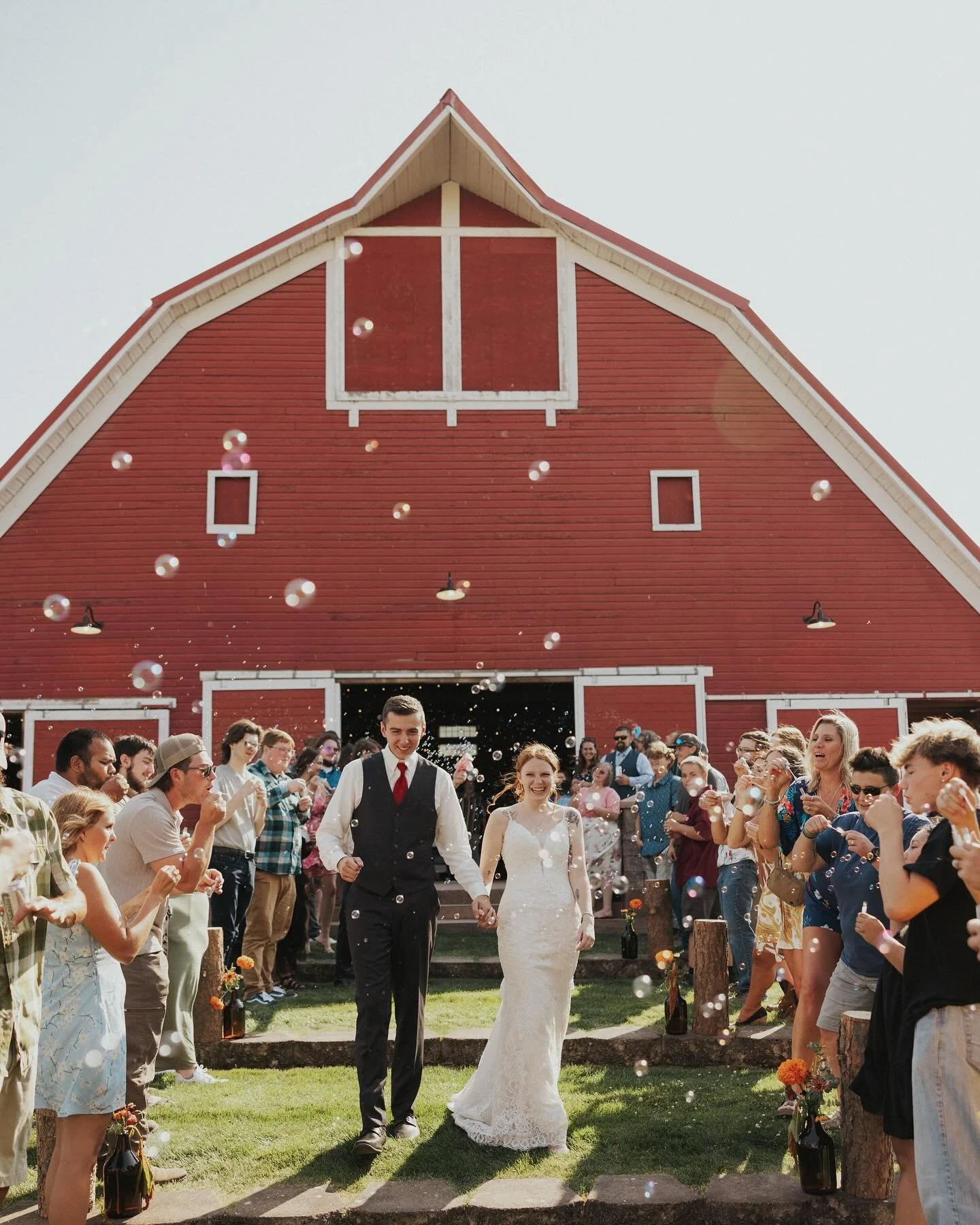 🫧Bubble magic at golden hour! 🫧 
Gather your crew, strike a pose, and get ready for a whimsical bubble send-off vibes that doubles as the perfect photo op 📸💫
It all goes down at dusk, when the lighting is dreamy and your favorite people are still