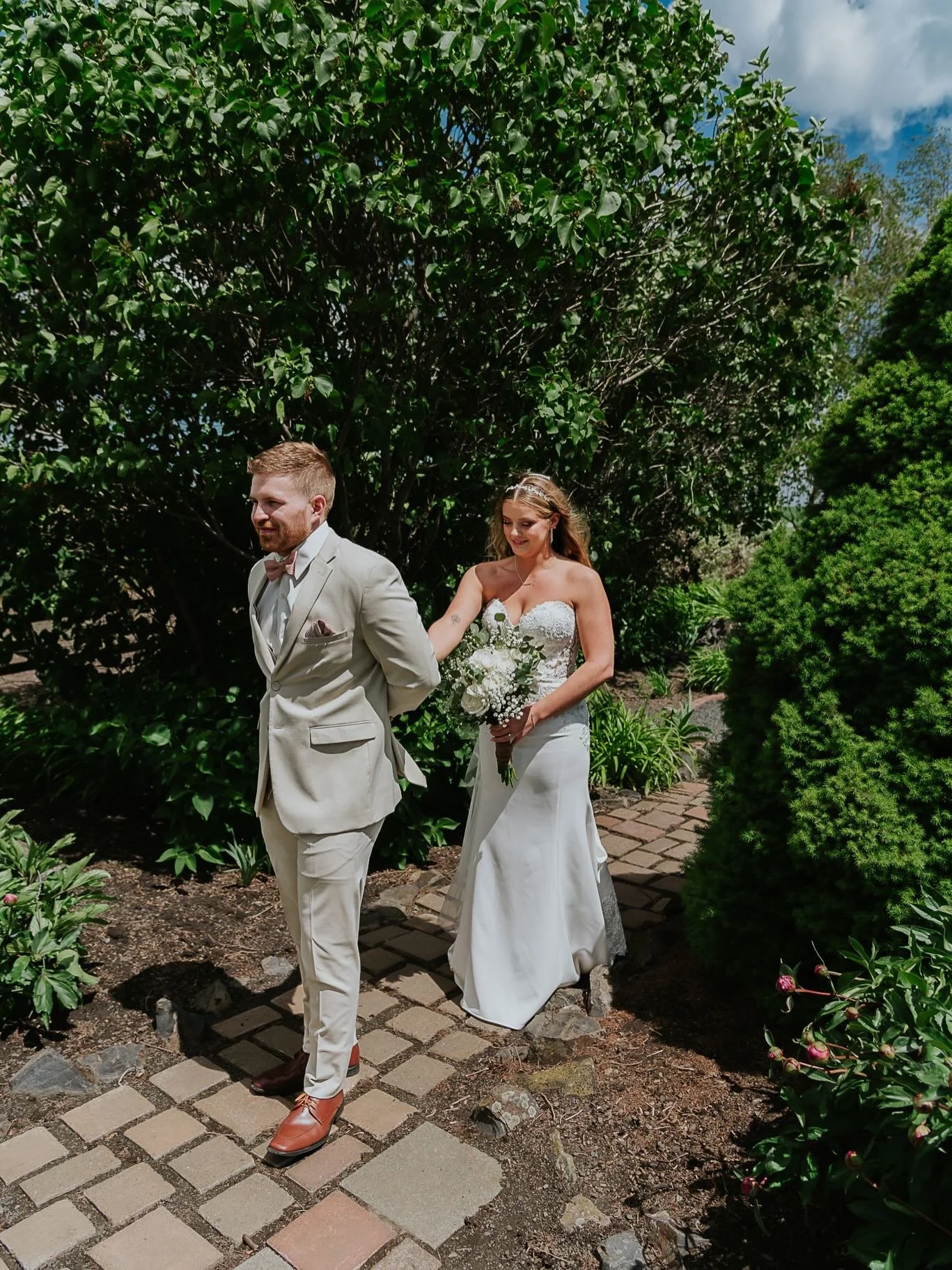 A first look that stops time. Moments like this remind us why we love being part of your story.

Vendors
Photographer: @caitlyntaylorphotography 
DJ: @catalyst_the_phdj 
Venue: @redbarnfarms_coltonwa 
Cupcakes: @wsu_dining and Catering 
Cake: Linda R