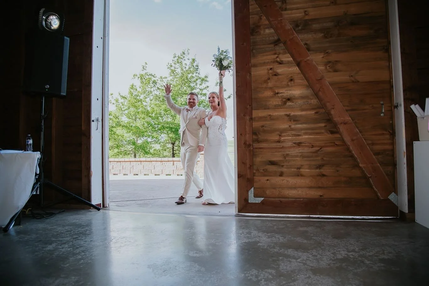 Love the idea of grand entrance leading right into a first dance! With @catalyst_the_phdj the transitions are perfection and the tunes are on point!

Vendors
Photographer: @caitlyntaylorphotography 
DJ: @catalyst_the_phdj 
Venue: @redbarnfarms_colton