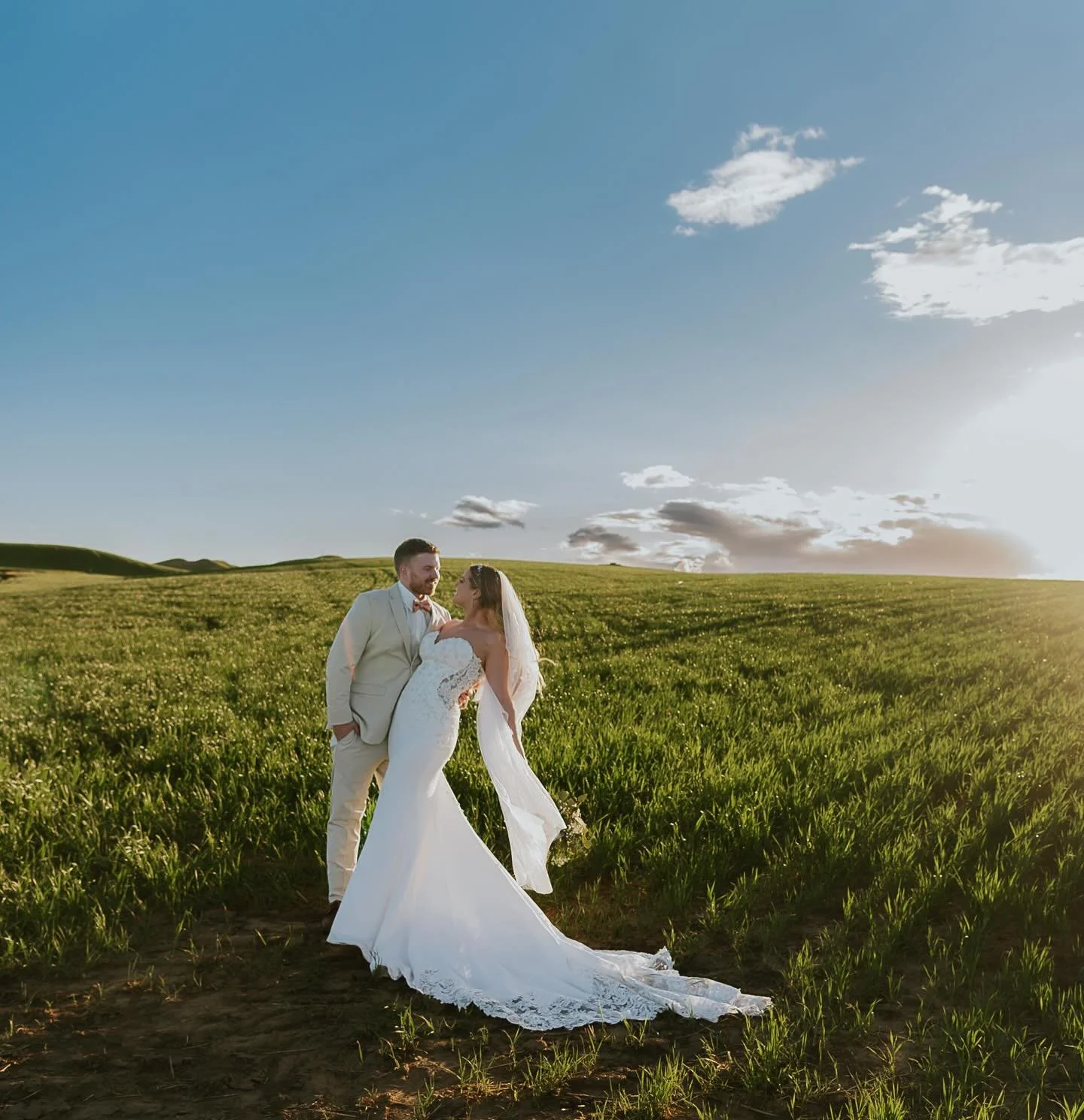 dreams come true in sunset field, pure bliss🤍

Vendors
Photographer: @caitlyntaylorphotography 
DJ: @catalyst_the_phdj 
Venue: @redbarnfarms_coltonwa 
Cupcakes: @wsu_dining and Catering 
Cake: Linda Reynolds
Dress: @marcellasbridal 
Hair + Makeup: t