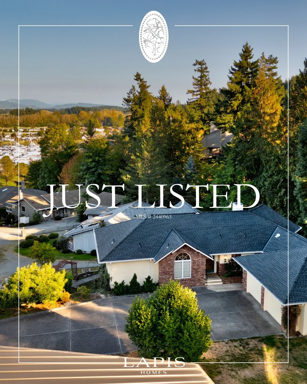 476 Nez Perce Place offers the best of Shelter Bay living! The main level features a spacious primary ensuite, office, wraparound deck, large living room, open kitchen, powder bath, laundry, and garage access&mdash;all centered around a cozy fireplac