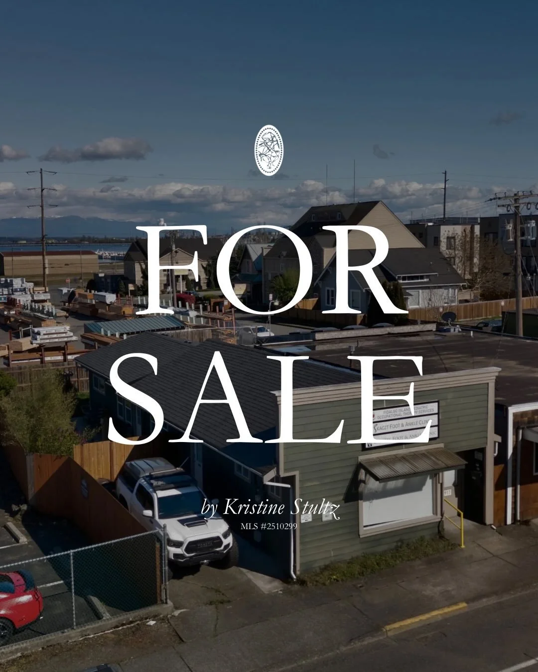 🏠 Welcome to 1917 Commercial Avenue in Anacortes, Washington

Positioned along Commercial Ave in the heart of Anacortes, this unique property offers a rare opportunity to combine business presence with income potential. Featuring approximately 1,353