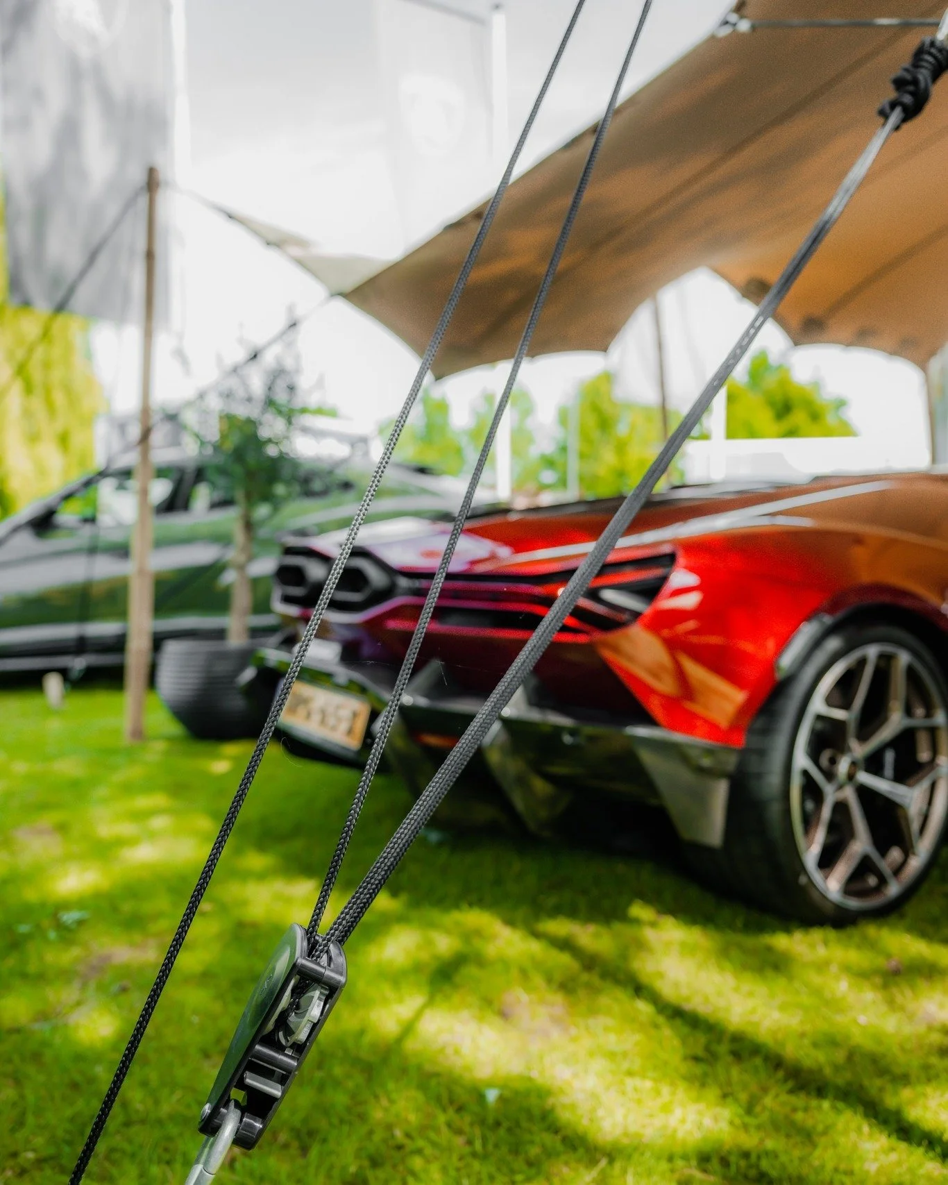 ✨ Stijl zit in de details. Het elegante lijnenspel van onze stretchtenten vormt de perfecte achtergrond voor de klasse van een hypercar. Tijdens dit event van @ponluxurycars  kwamen design, luxe en beleving naadloos samen.

We cover precious moments 