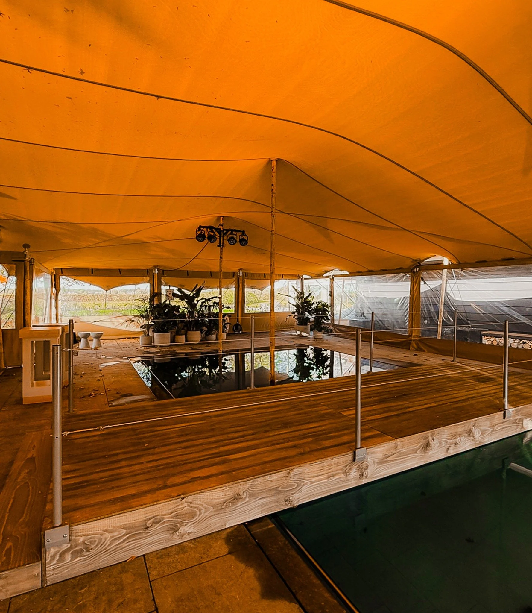 De kracht van Bedouin zit in onze flexibiliteit en creativiteit. Een tent over een zwembad? We bedenken het niet alleen, we maken het mogelijk. Met inventieve oplossingen en een hands-on mentaliteit cre&euml;ren we de perfecte setting, waar dan ook.
