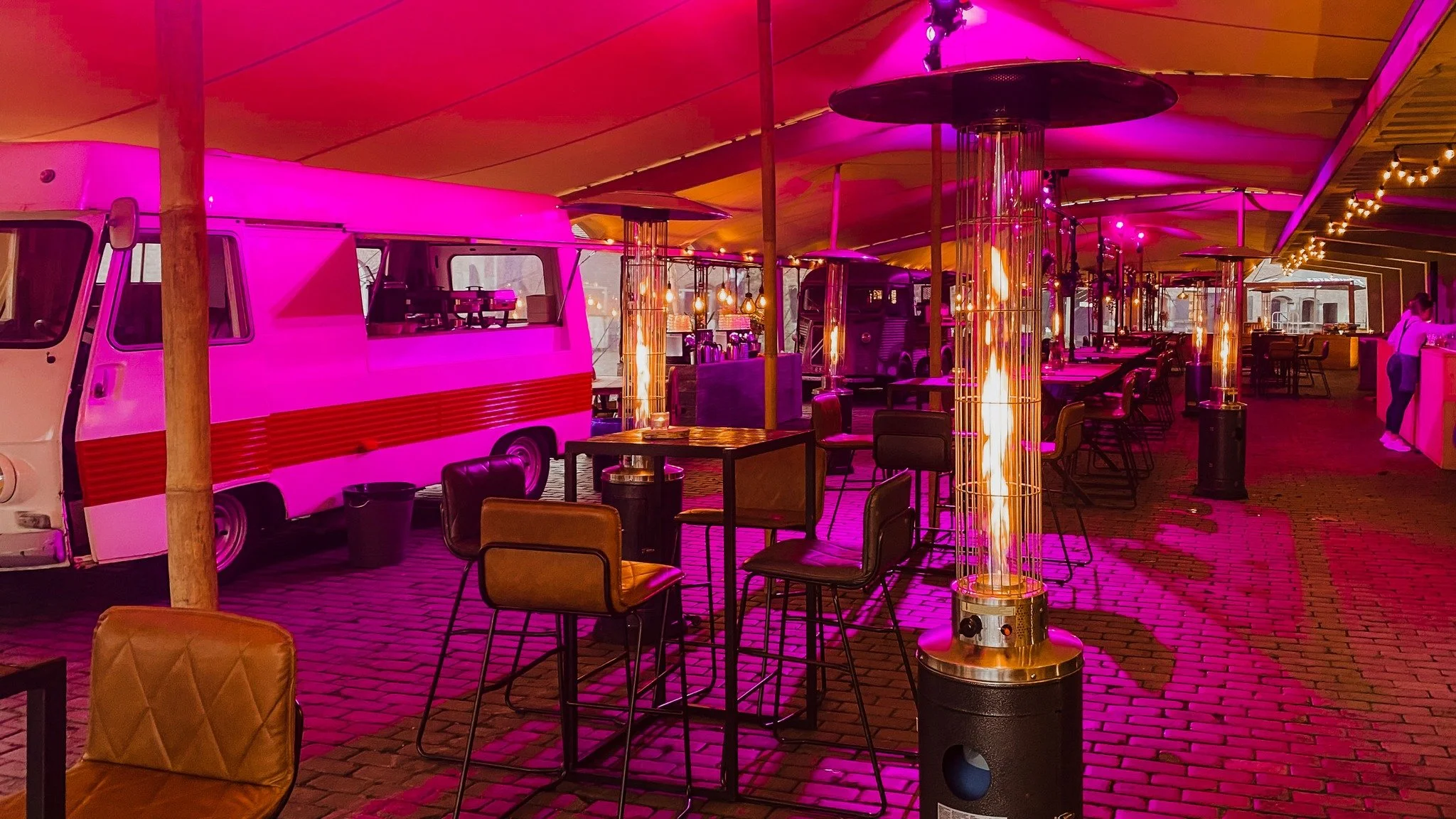 Geen binnenruimte voor een groot gezelschap? Wij cre&euml;ren die op onze eigen manier. De mogelijkheden zijn ongekend. Met onze ervaring en ons ruime assortiment bouwen we aan de mooiste herinneringen. Zo doen we onze belofte eer aan.

We cover prec