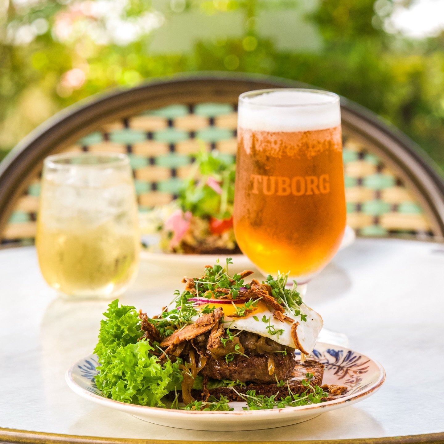 En &aelig;gte favorit p&aring; kortet 🤍

Hakkeb&oslash;f
Serveret med bl&oslash;de l&oslash;g, spejl&aelig;g, r&oslash;dl&oslash;g og spr&oslash;de friterede l&oslash;g!

Kig forbi i morgen og fork&aelig;l dig selv, vi gl&aelig;der os til at se dig!