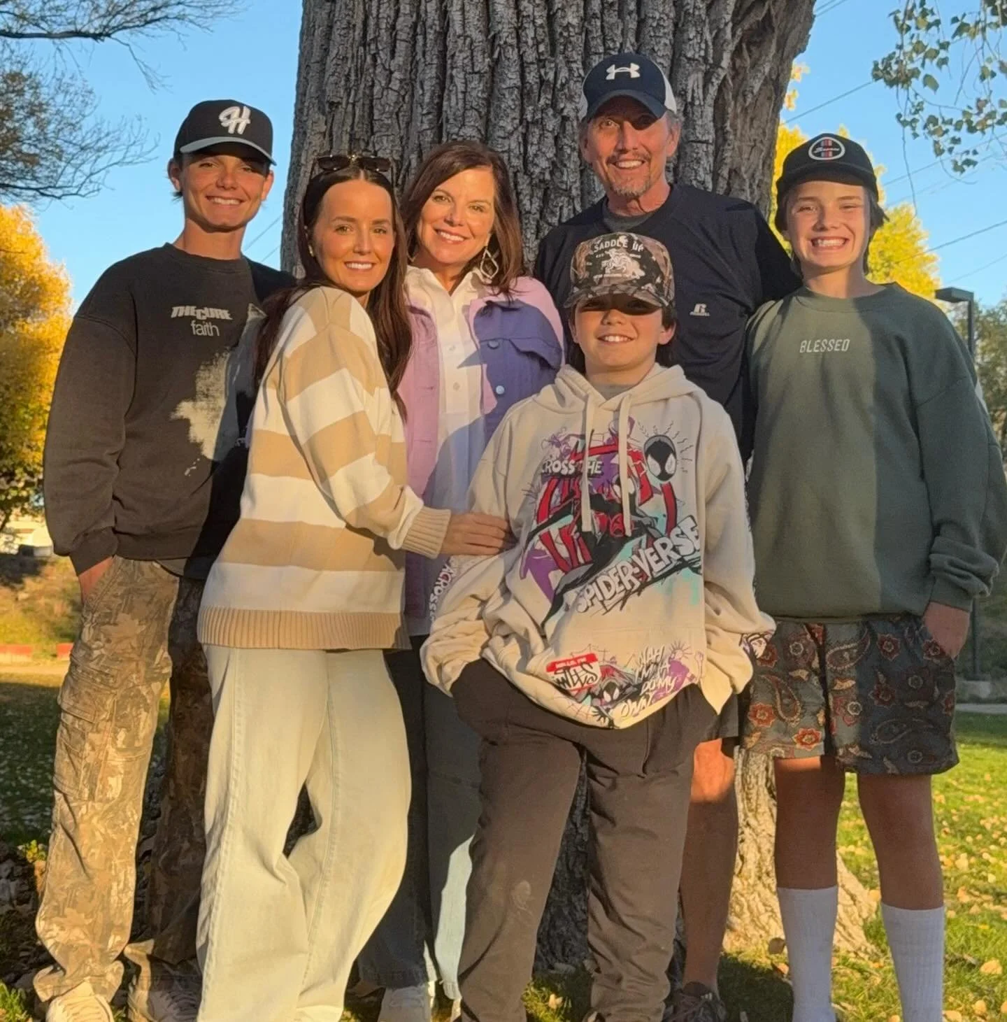 The fact that everyone is smiling is all of grace!😂

My favorite place is together.🩷