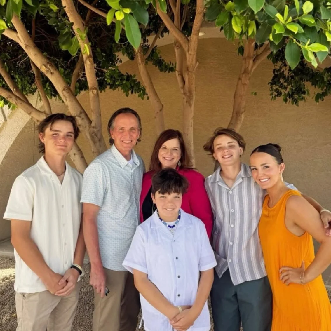 He has risen! 

Happy Resurrection Day from the Linkletters! 🩷