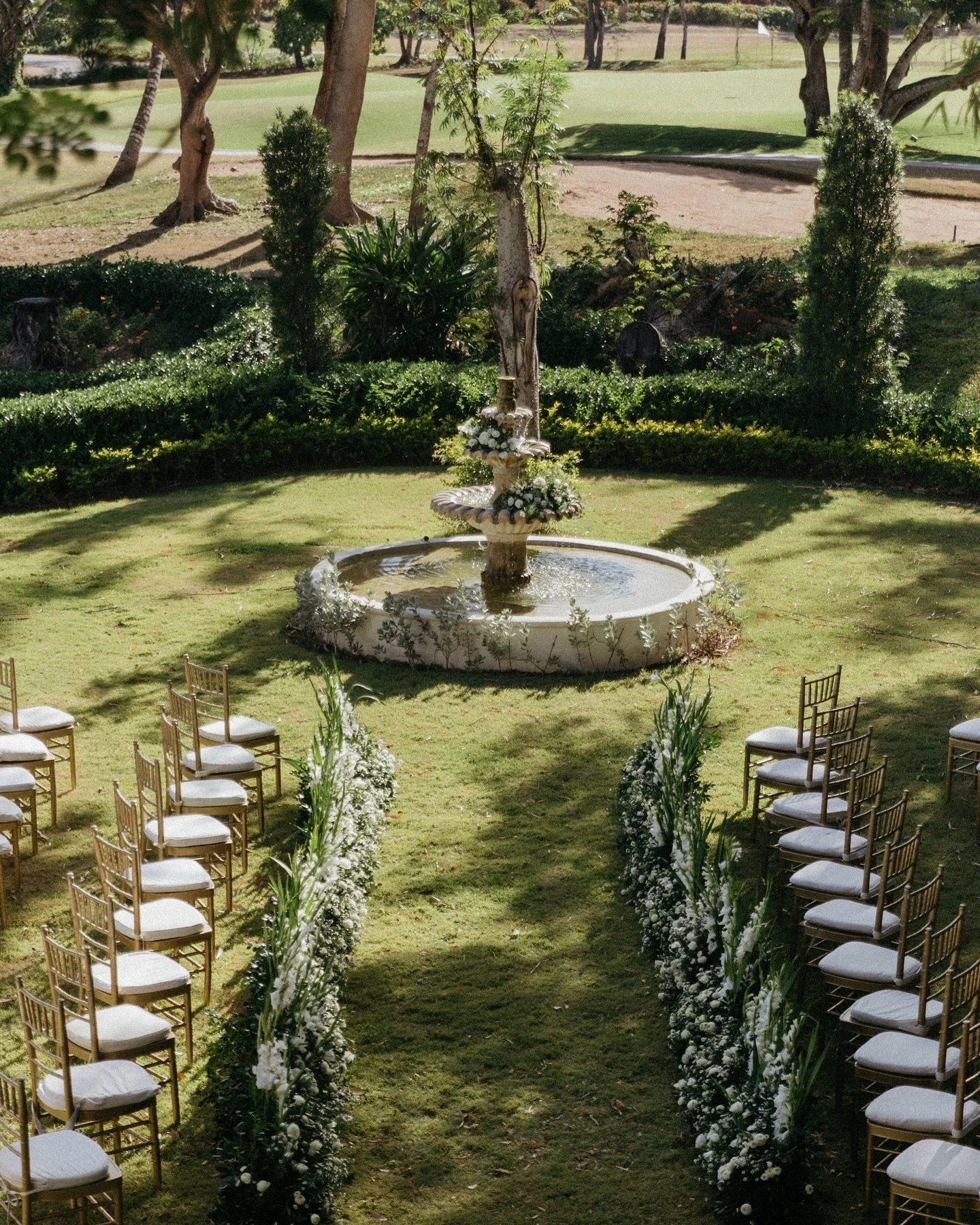 When the space is right, everything else falls into place. 

In this ceremony, the symmetry guides your guests&rsquo; eyes exactly where they should go.

.
.
.

#nycweddingphotogarpher #destinationwedding #luxeweddingphotographer #luxewedding