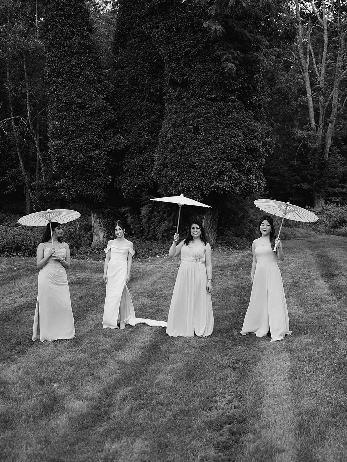 Grace in the in between moments.

#sylvanridgefarm #sylvanridgefarmwedding