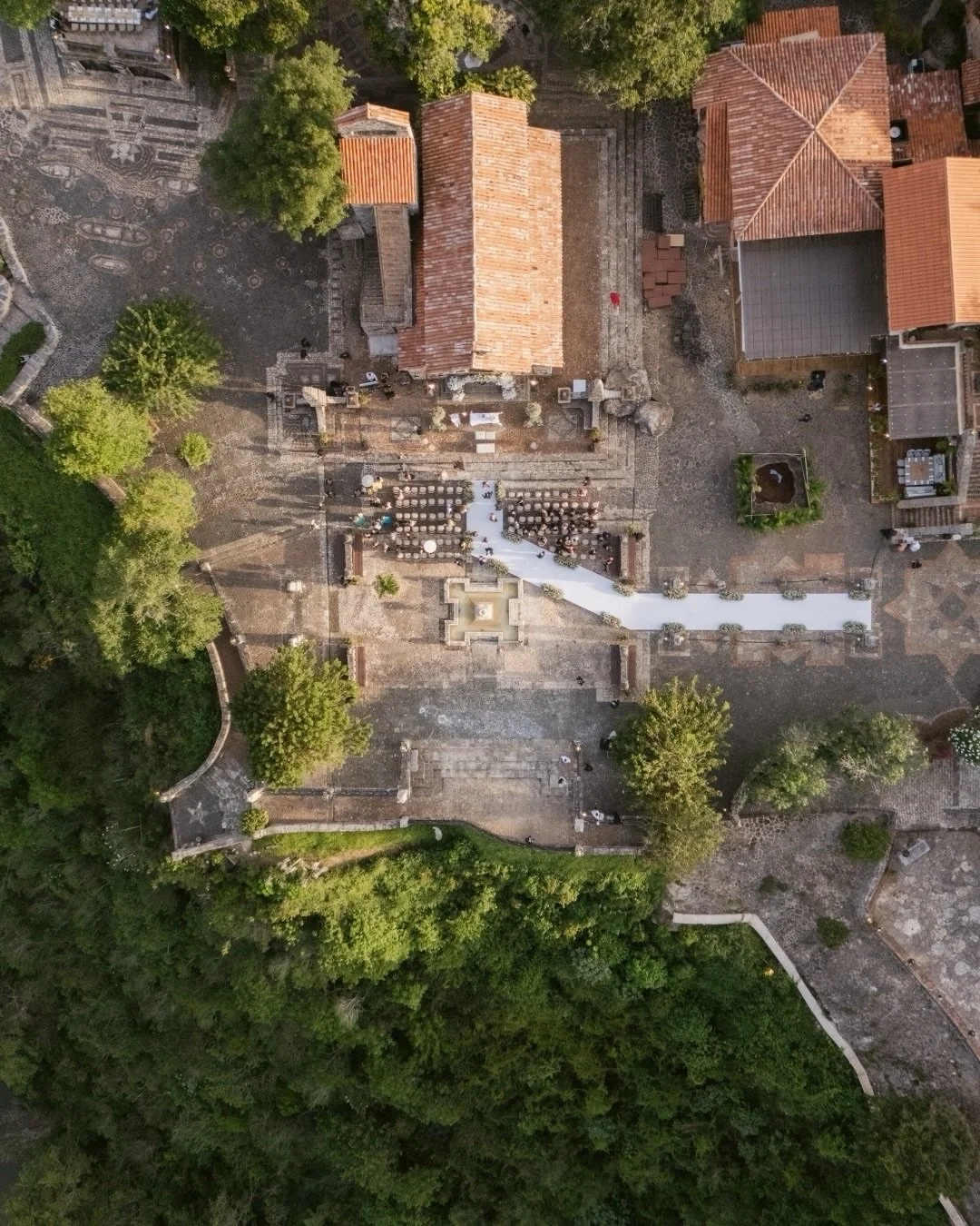Ceremony moments at Altos de Chavon.

#destinationweddingcdc  #altosdechavon #altosdechavonwedding
